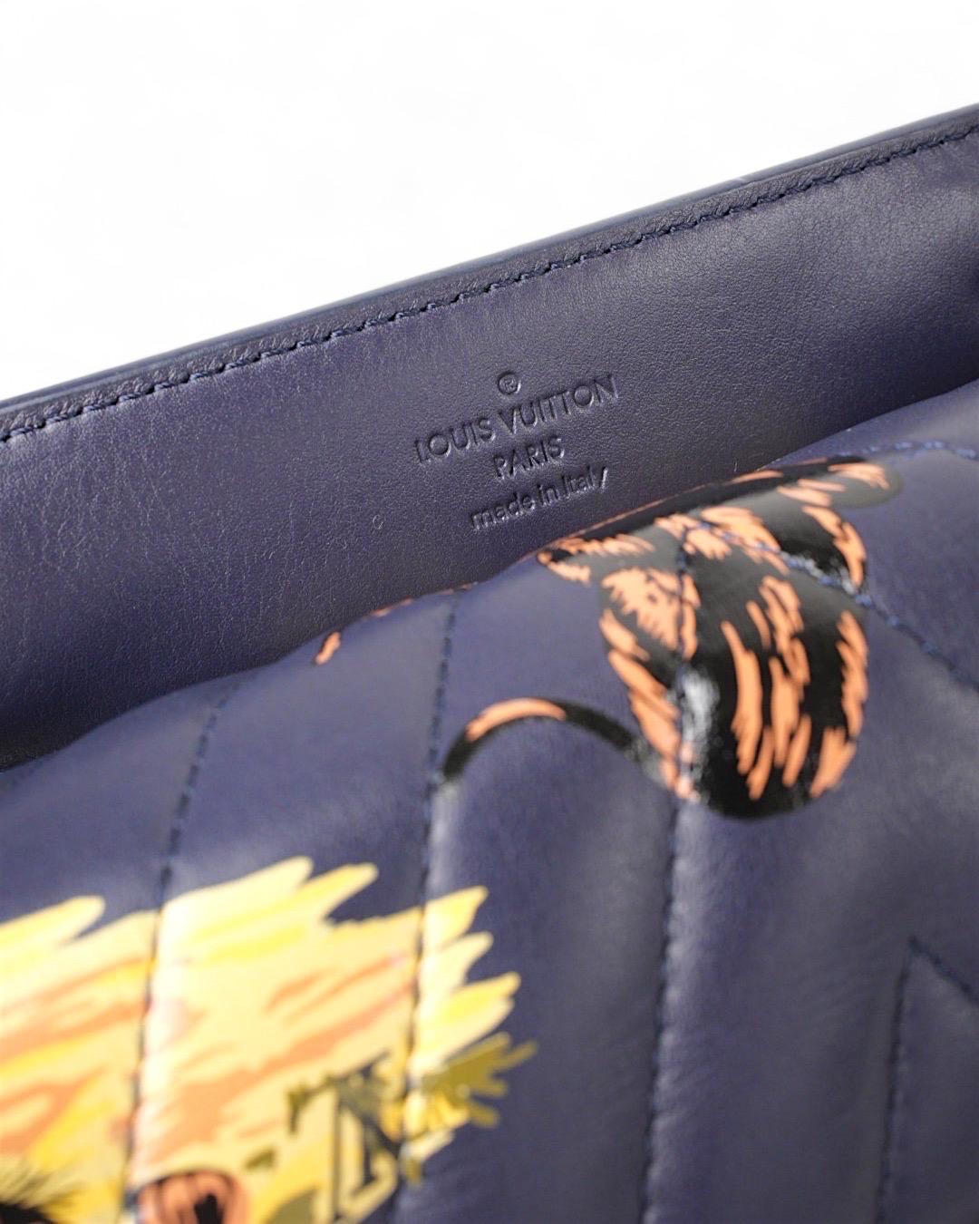 Louis Vuitton New Wave MM Leopard Print Blu en vente 7