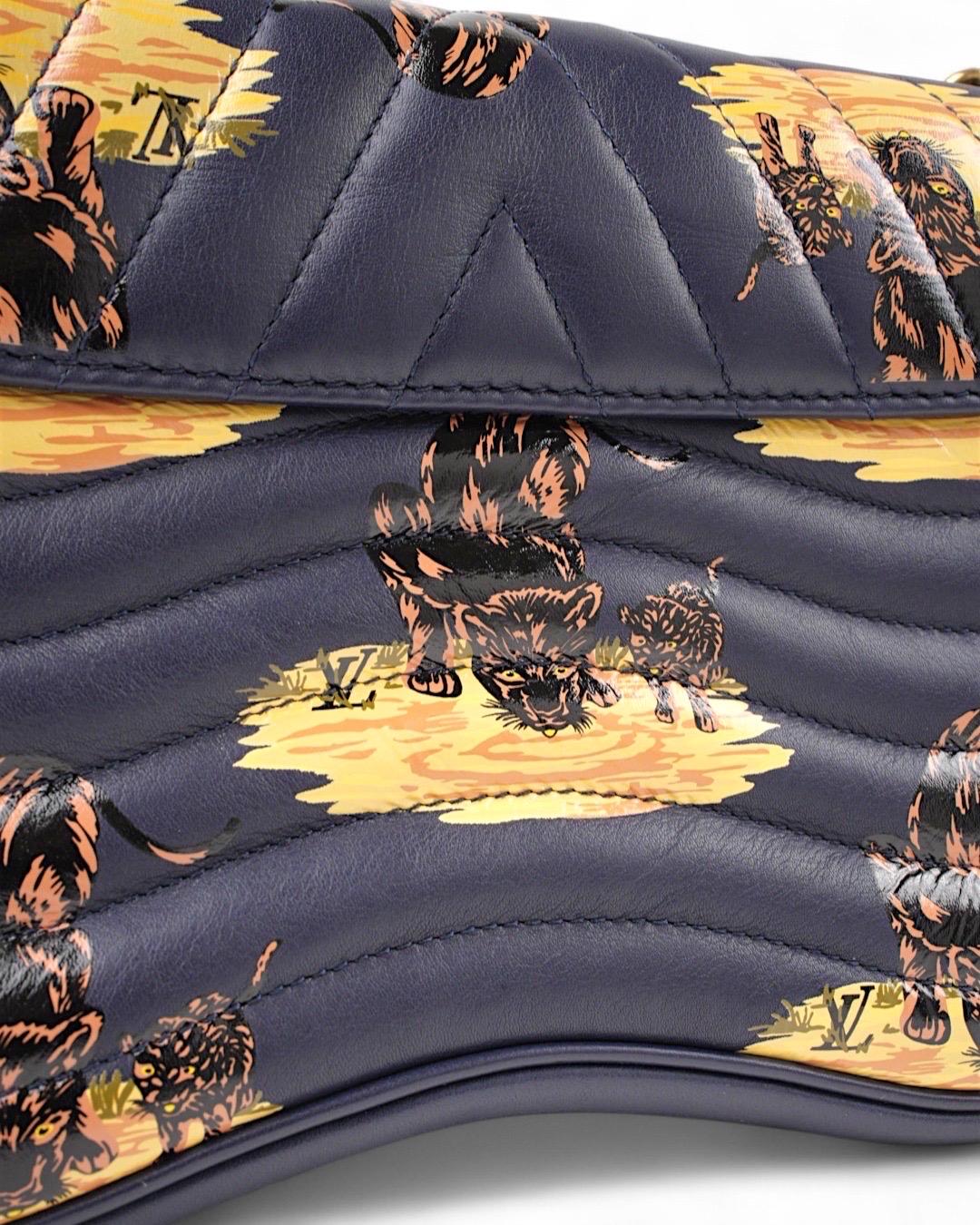 Louis Vuitton New Wave MM Leopard Print Blu en vente 8