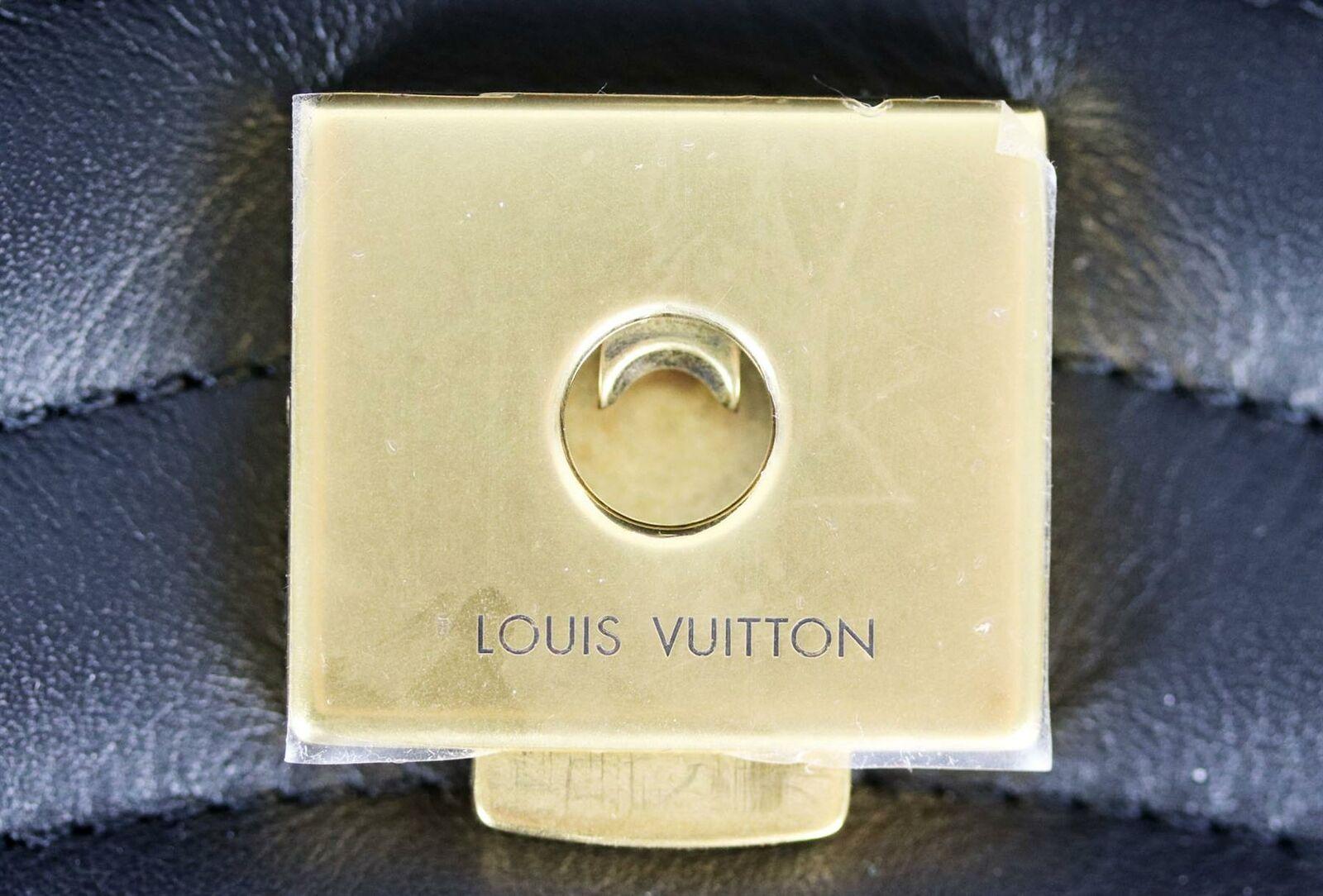 Louis Vuitton Borsa a tracolla in pelle di vitello trapuntata New Wave MM 3