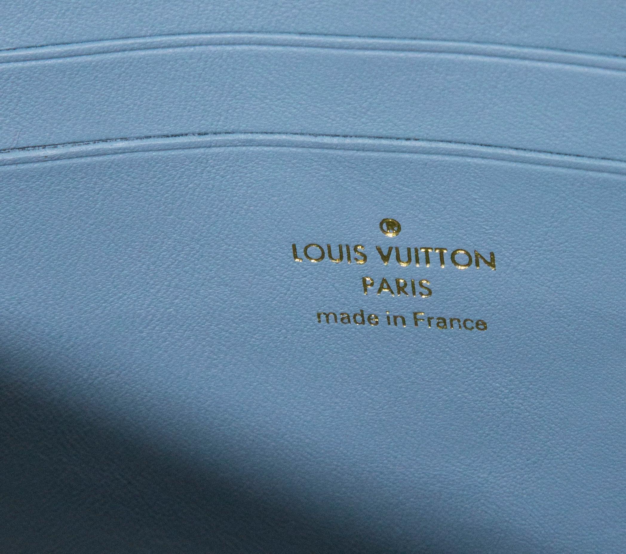 Louis Vuitton New Wave Zip Pochette in Porcelain Blue Leather 2019 For Sale 6
