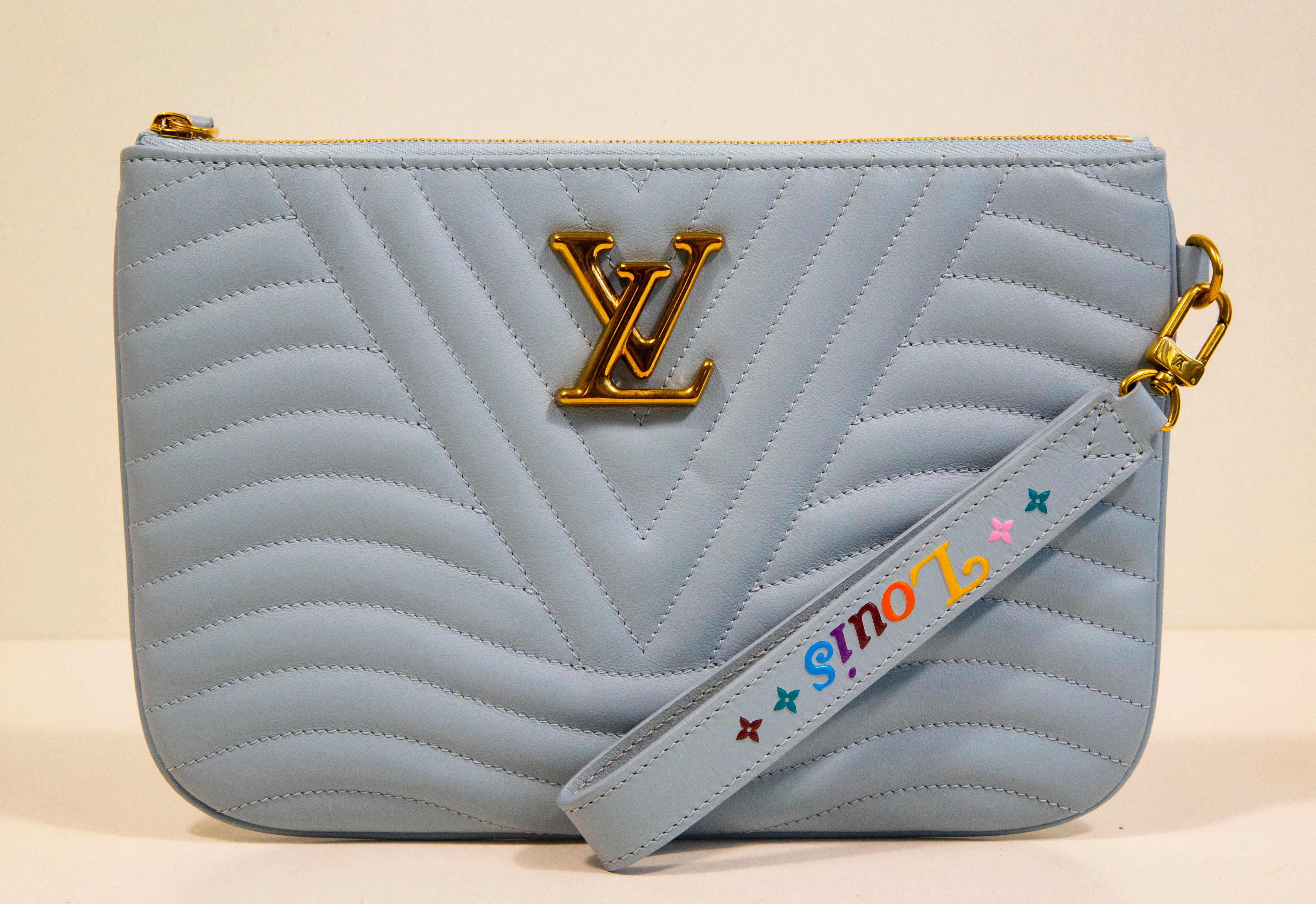 Louis Vuitton New Wave Zip Pochette in Porcelain Blue Leather 2019 In Excellent Condition For Sale In Arnhem, NL