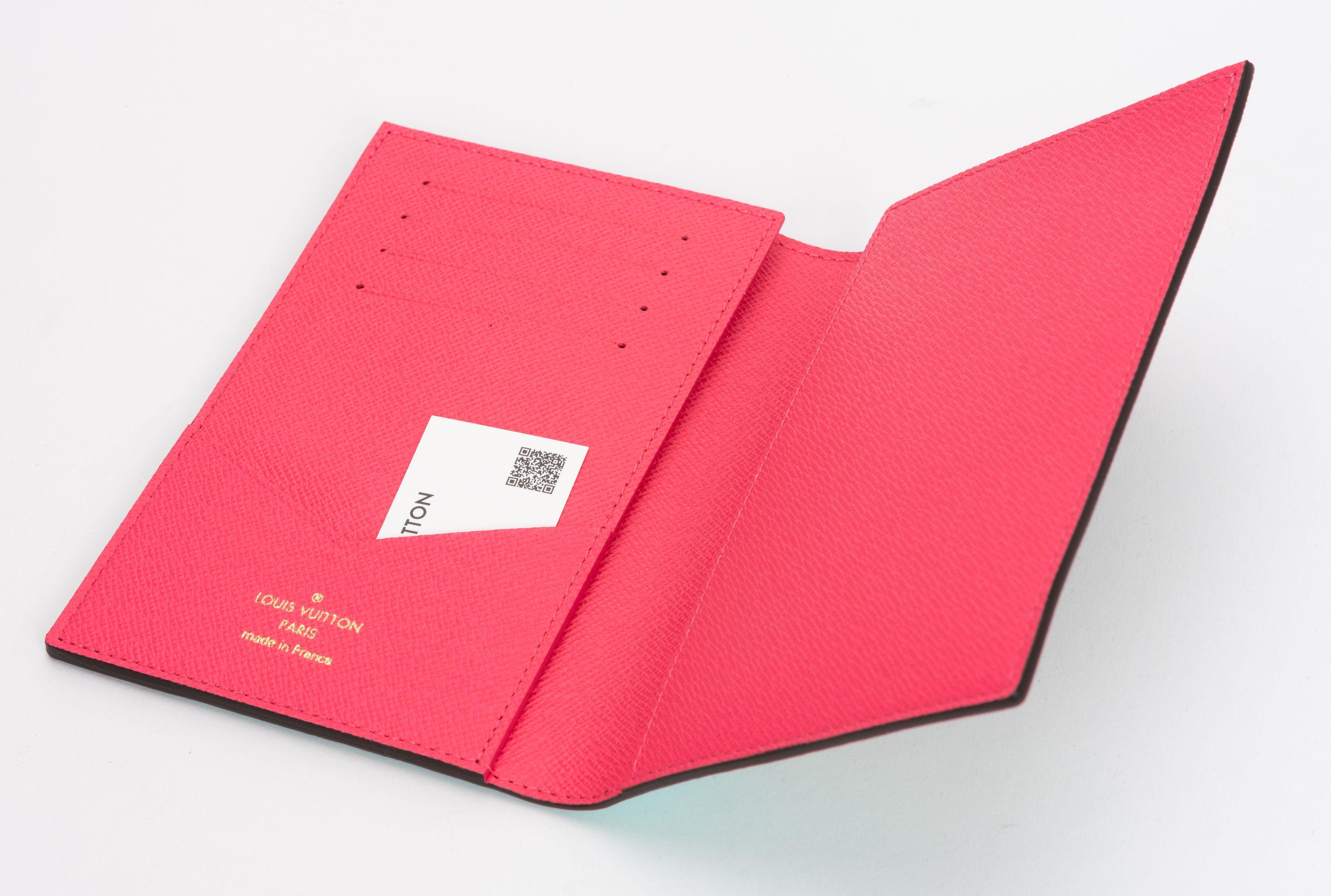 Women's or Men's Louis Vuitton New Xmas 23 Passport Cover For Sale