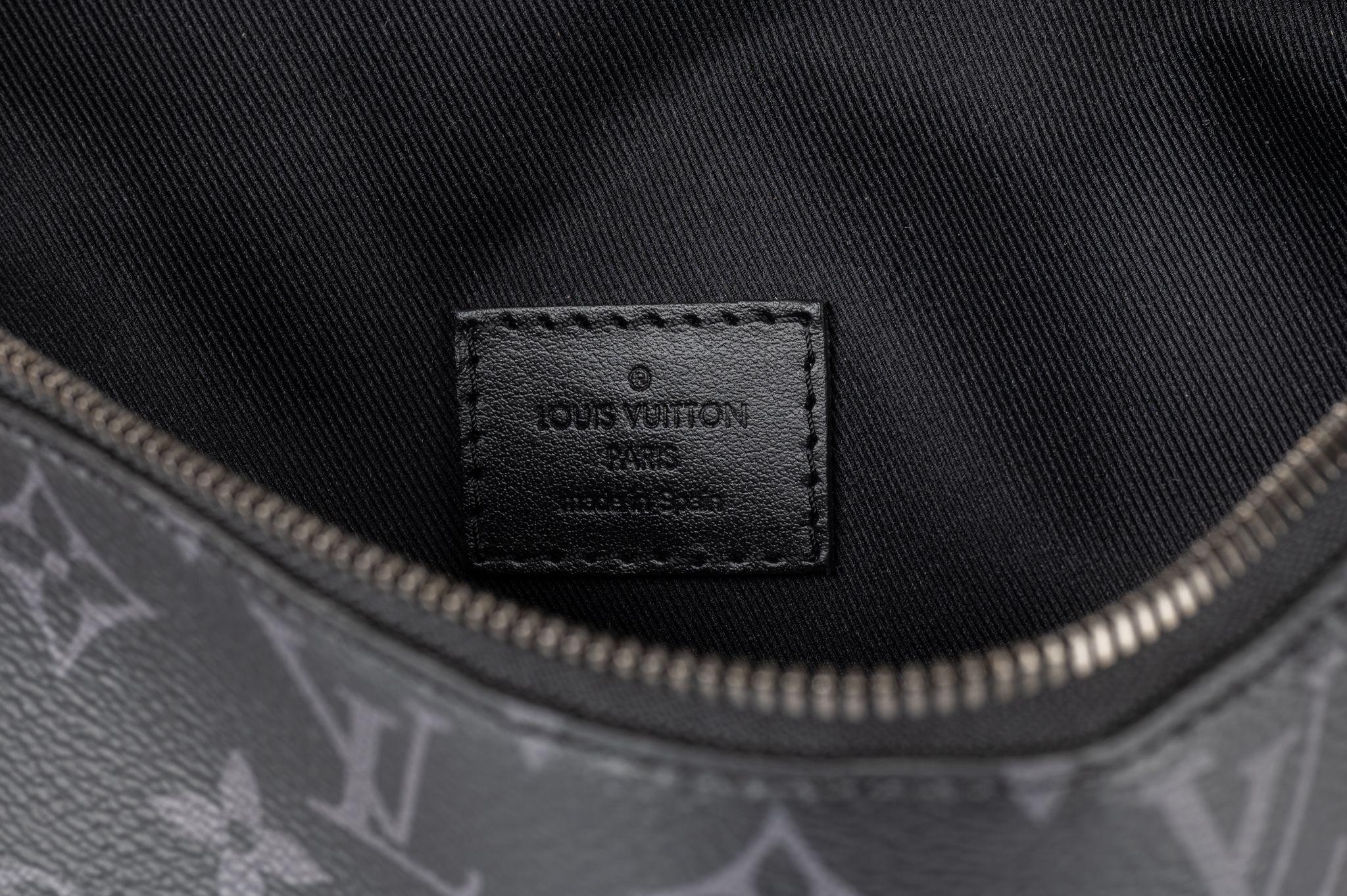 Louis Vuitton NIB Gents Black Monogram Bumbag For Sale 6