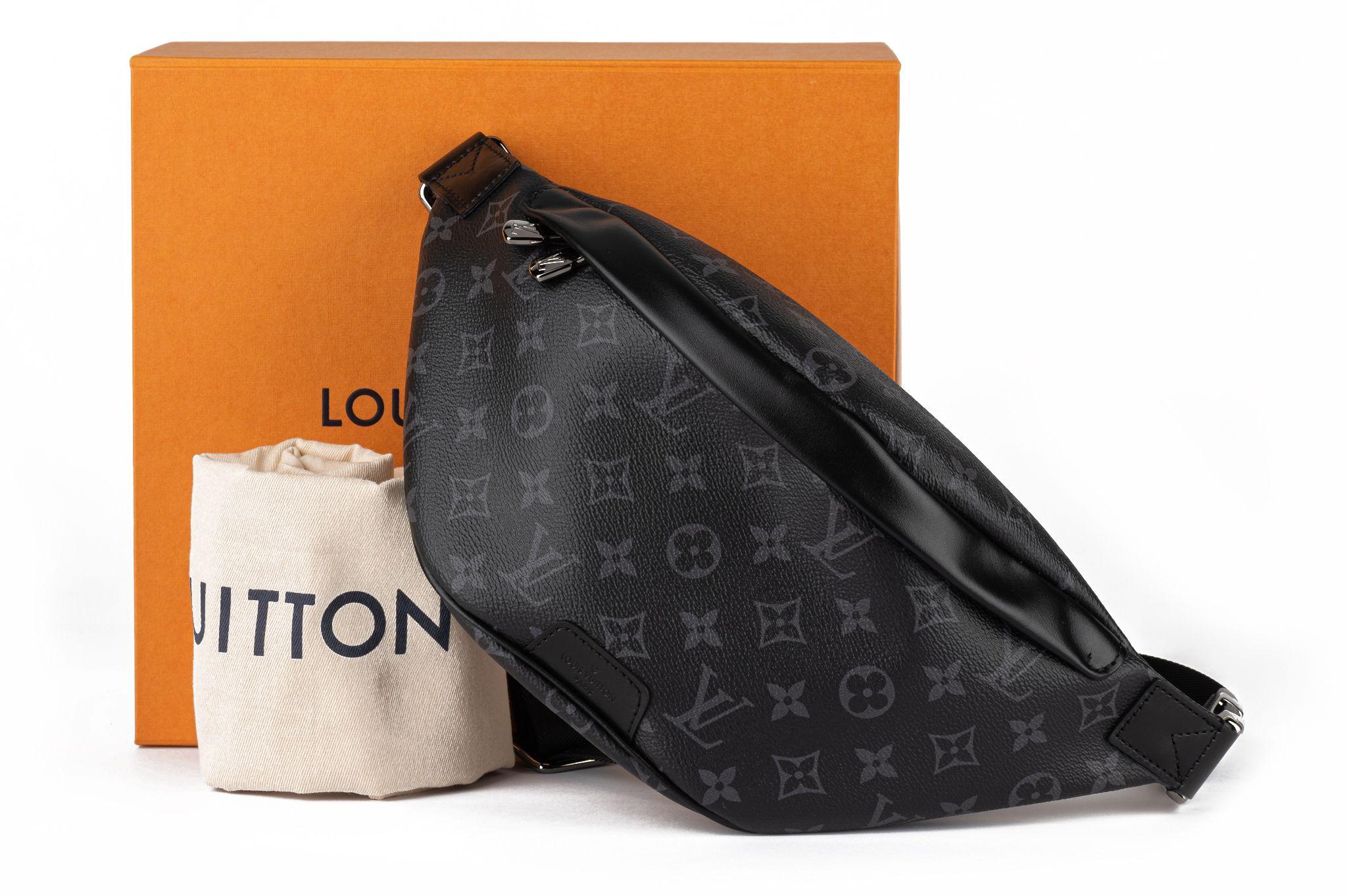 Louis Vuitton NIB Gents Black Monogram Bumbag For Sale 7