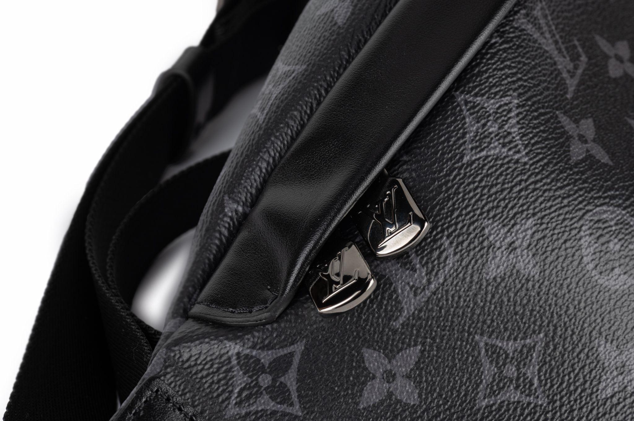 Louis Vuitton NIB Gents Black Monogram Bumbag For Sale 4