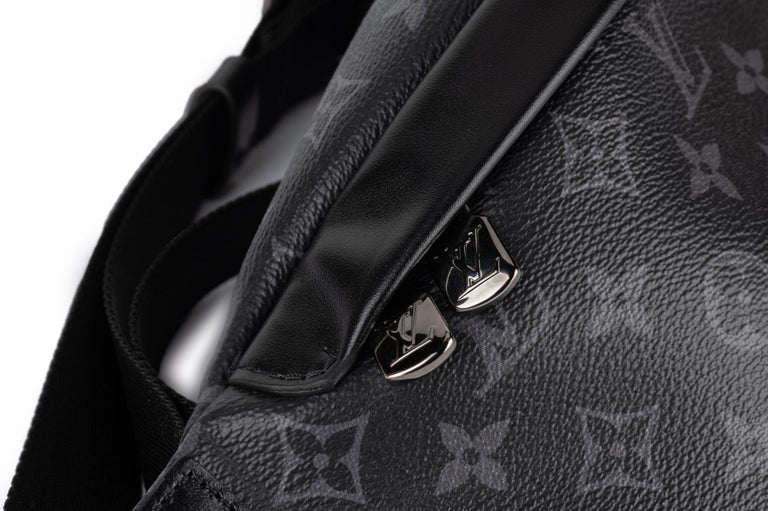 Louis Vuitton NIB Gents Black Monogram Bumbag For Sale at 1stDibs