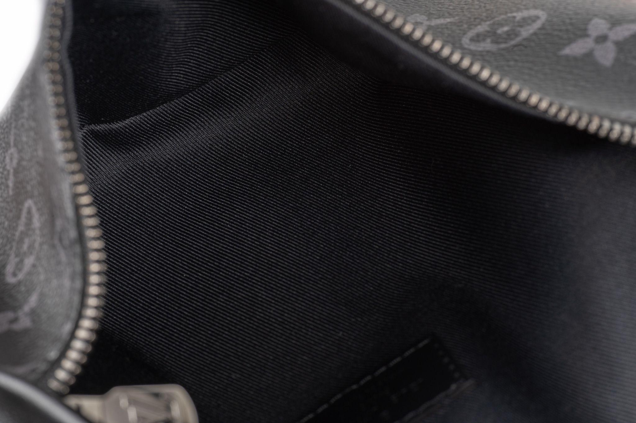 Louis Vuitton NIB Gents Black Monogram Bumbag For Sale 5