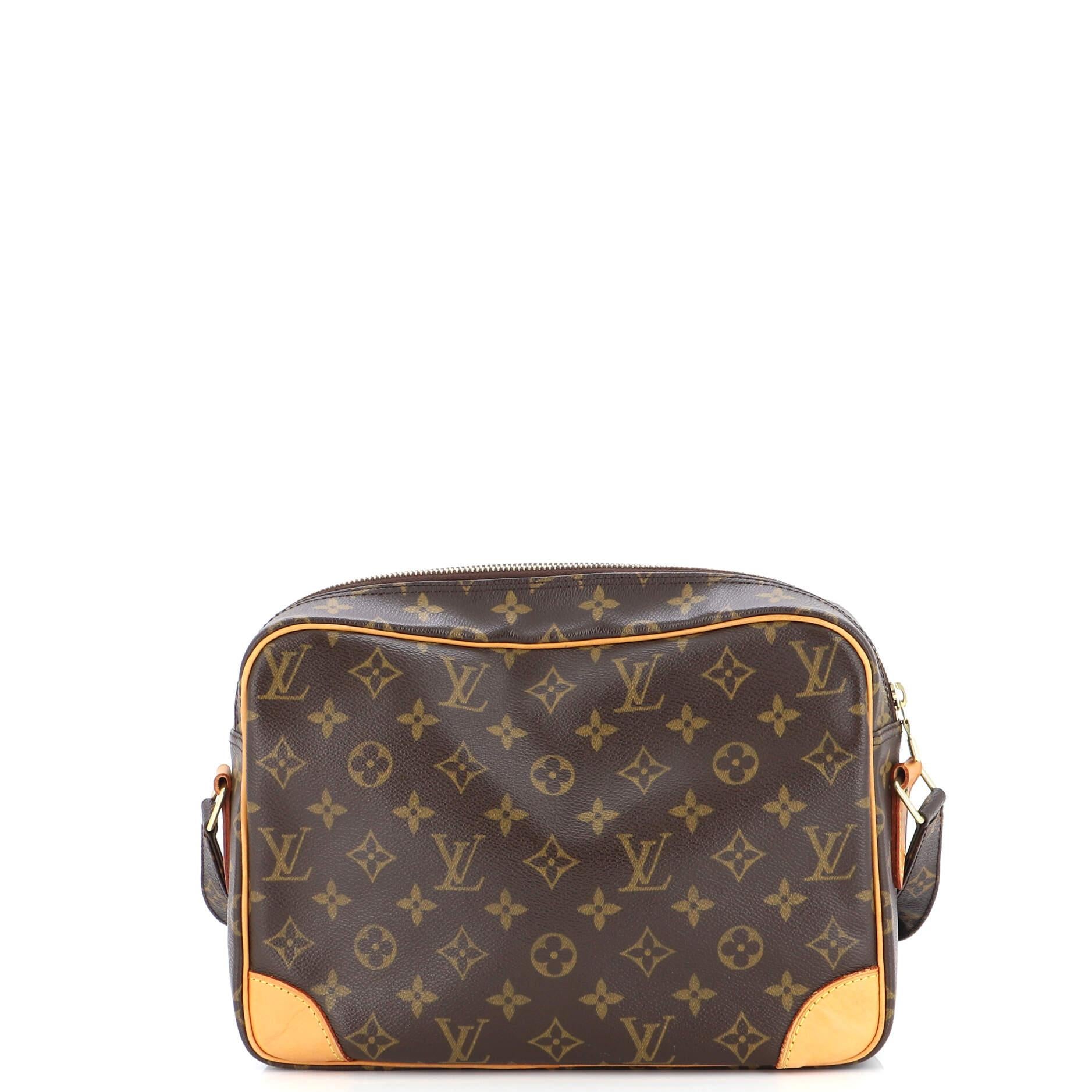 Louis Vuitton Nil Messenger Bag Monogram Canvas 28 In Good Condition For Sale In NY, NY