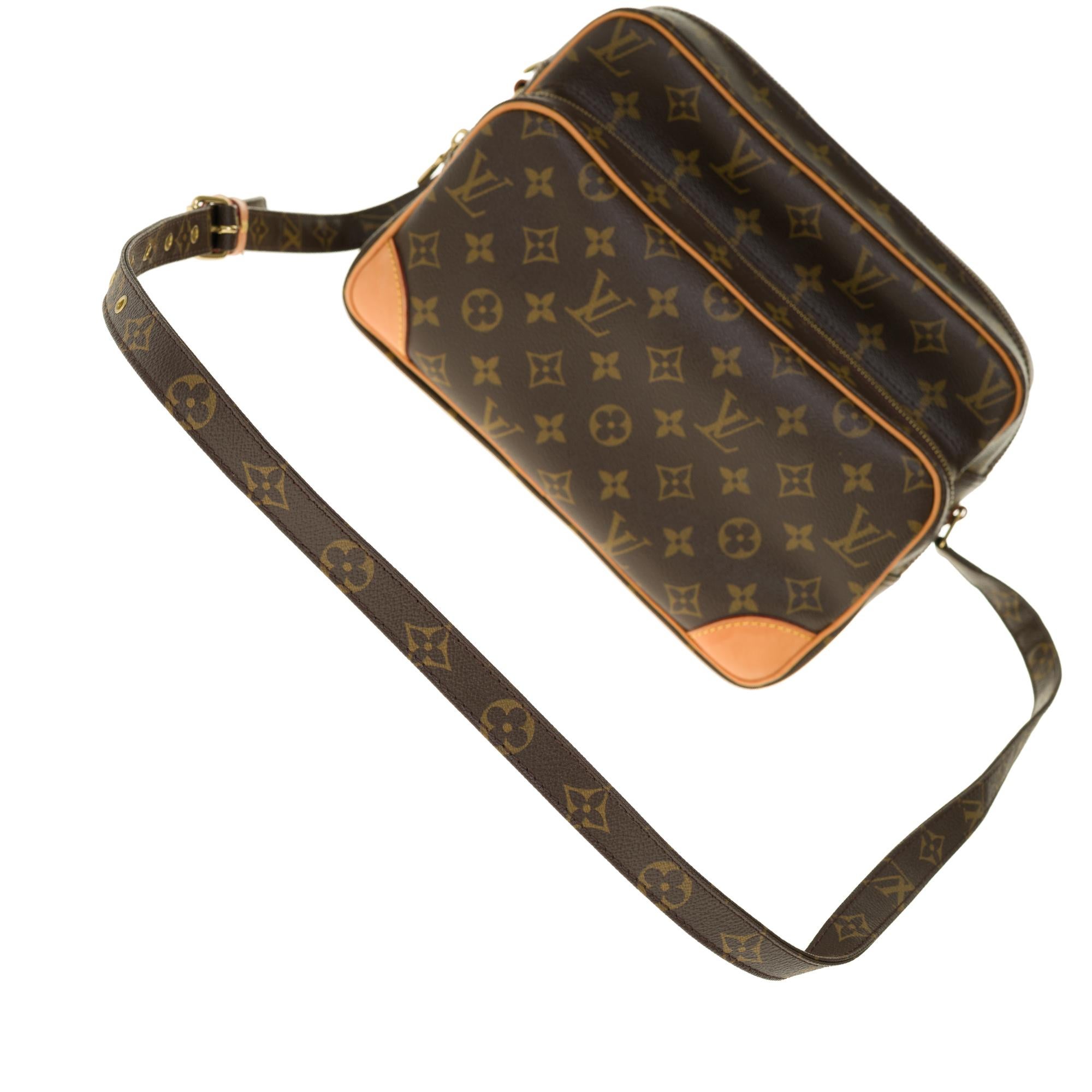 Women's or Men's Louis Vuitton Nile Messenger shoulder bag in brown monogram canvas