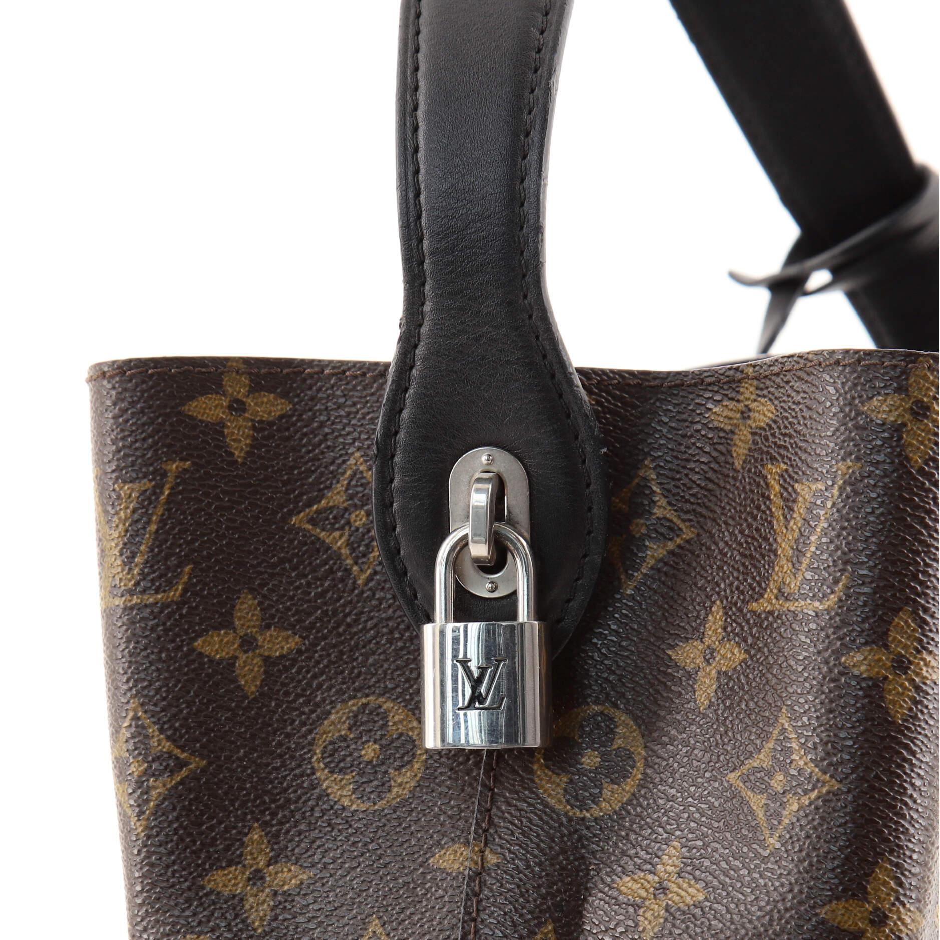 Women's or Men's Louis Vuitton NN14 Idole Bucket Bag Monogram Canvas and Leather GM