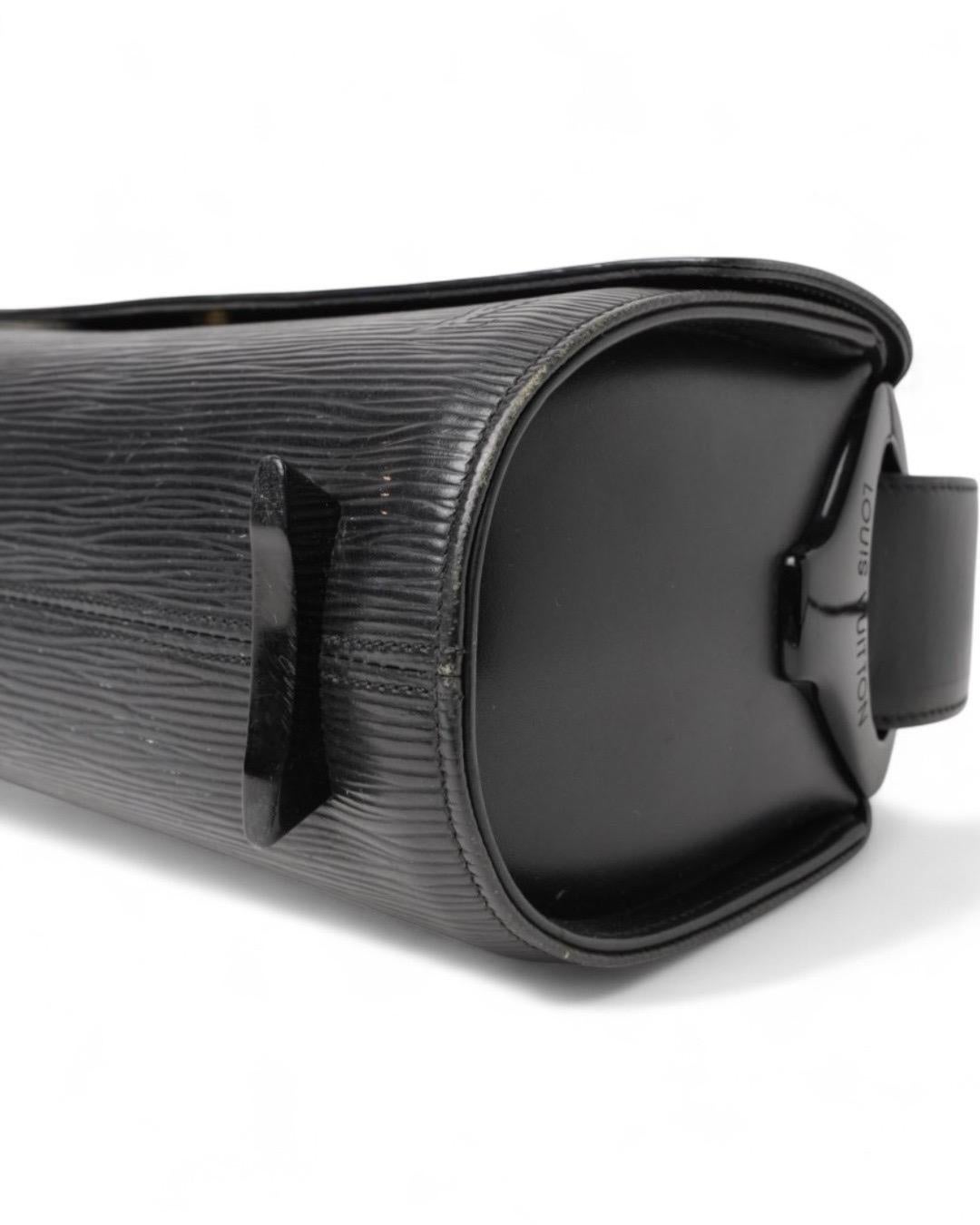 Louis Vuitton Nocturne PM Epi Nero en vente 7