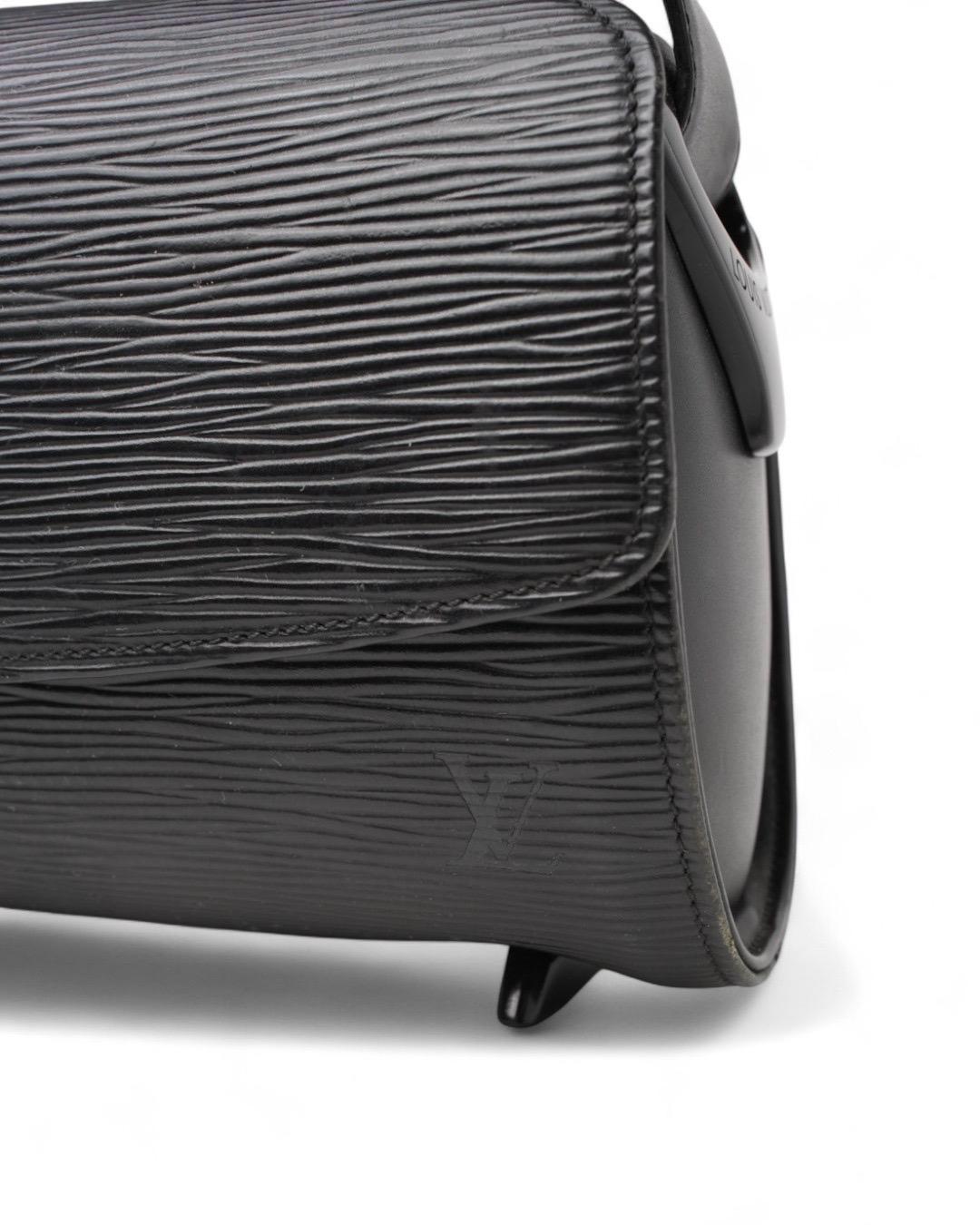 Louis Vuitton Nocturne PM Epi Nero en vente 8