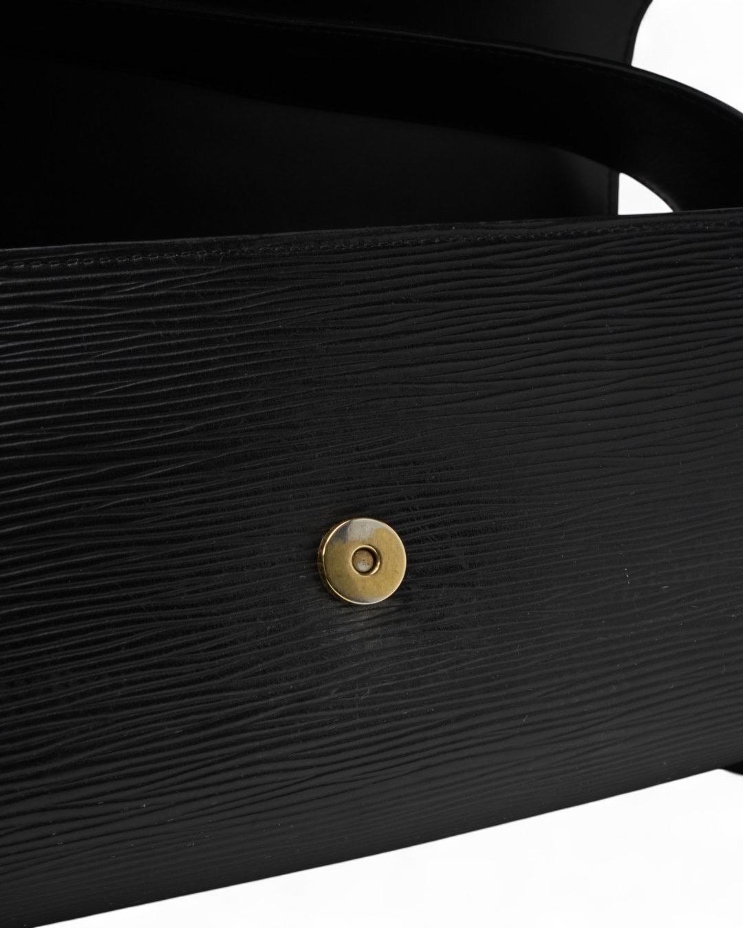 Louis Vuitton Nocturne PM Epi Nero en vente 10