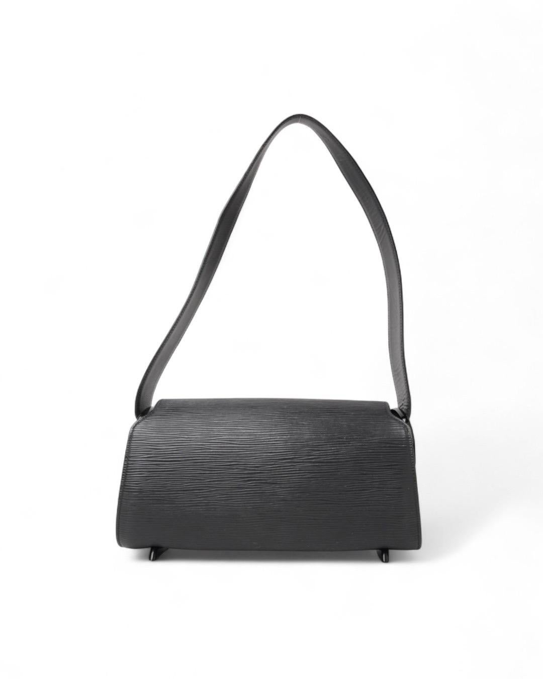 Louis Vuitton Nocturne PM Epi Nero Bon état - En vente à Torre Del Greco, IT