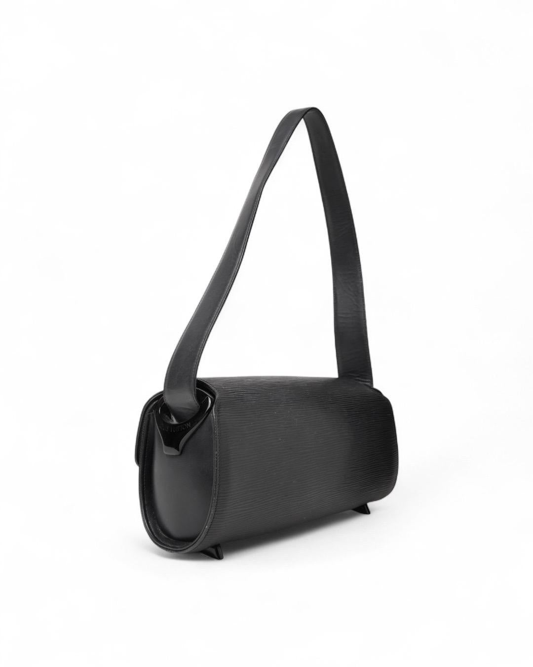 Louis Vuitton Nocturne PM Epi Nero en vente 2