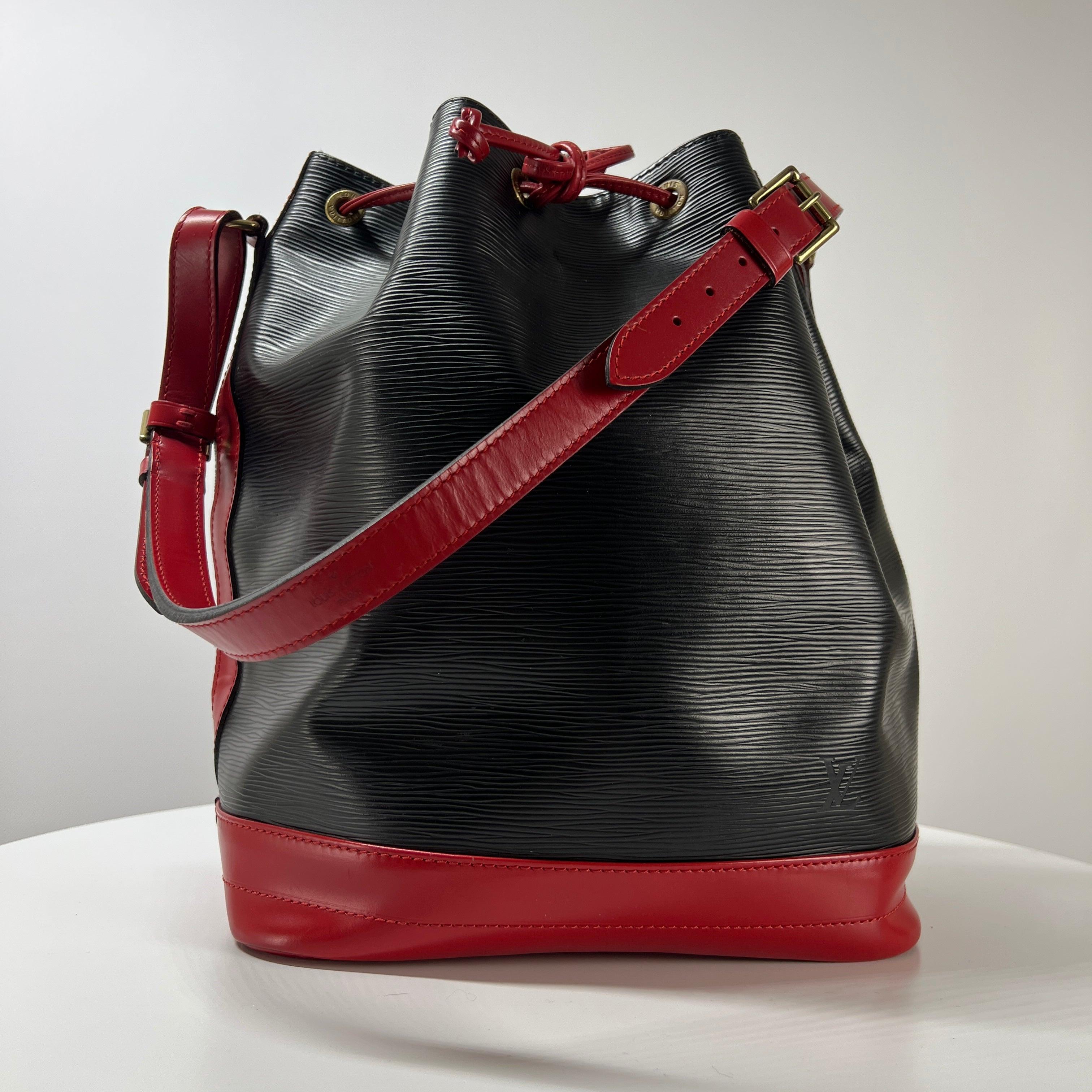 Louis Vuitton Noé GM Shoulder Bag Epi Leather Black/Red 1996 en vente 5