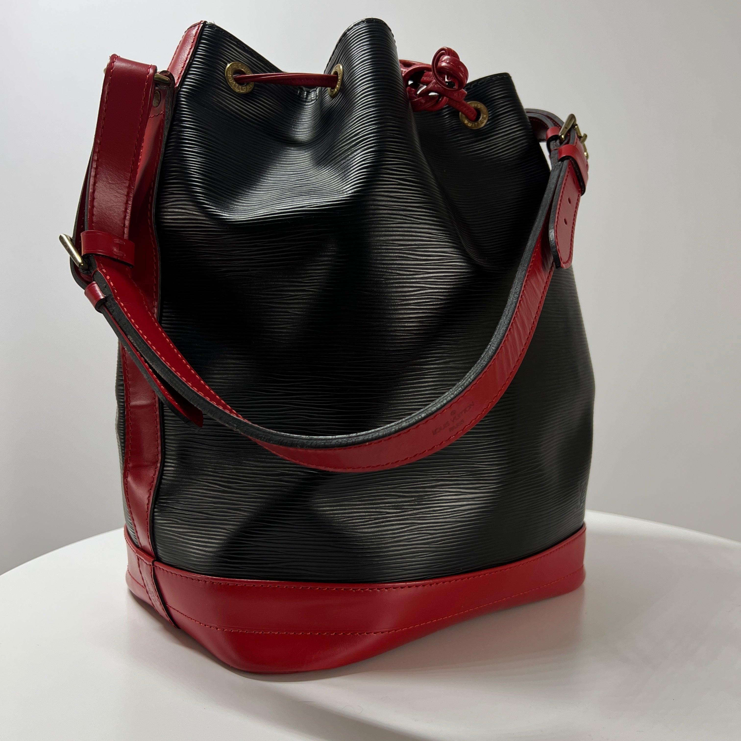 Louis Vuitton Noé GM Shoulder Bag Epi Leather Black/Red 1996 en vente 6