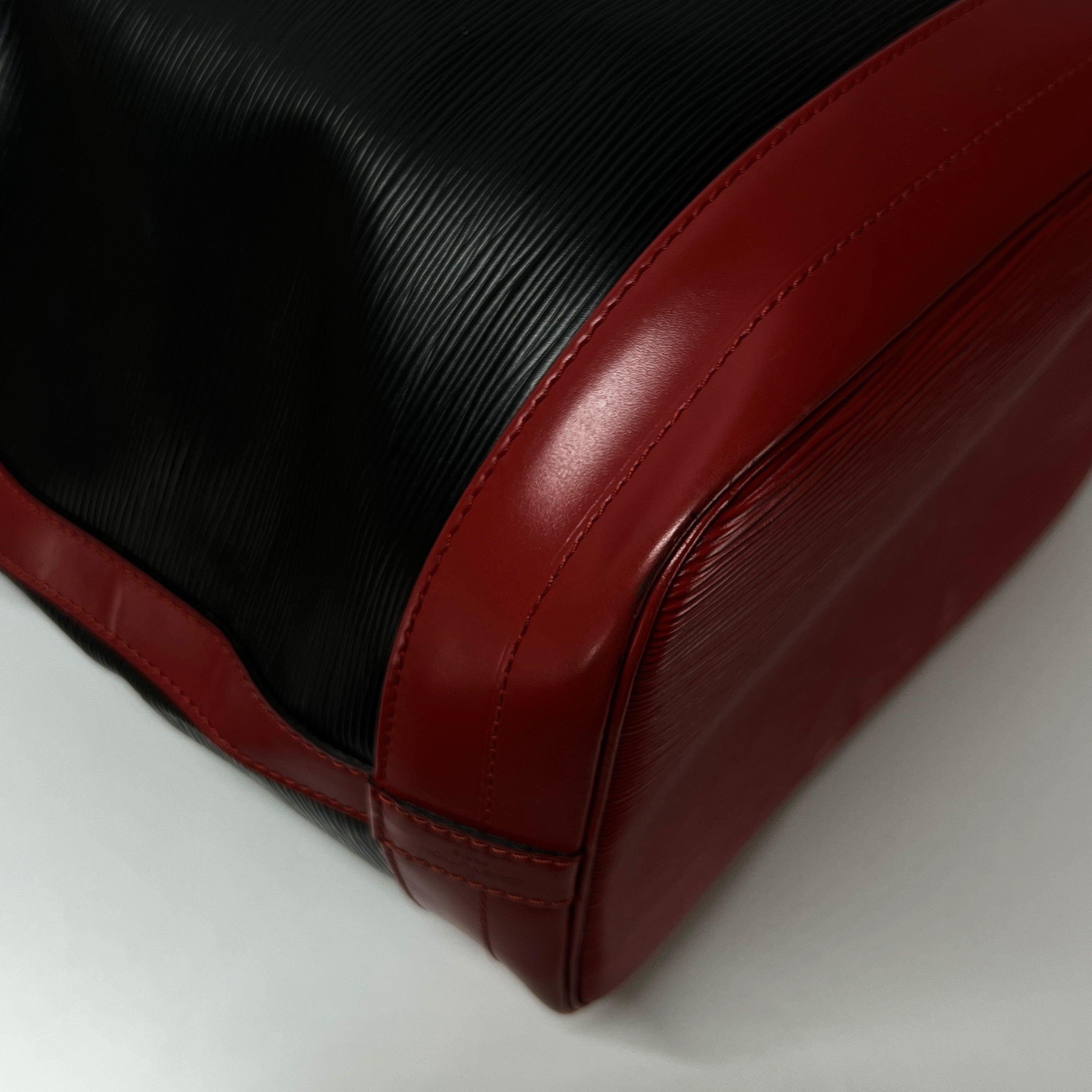 Noir Louis Vuitton Noé GM Shoulder Bag Epi Leather Black/Red 1996 en vente