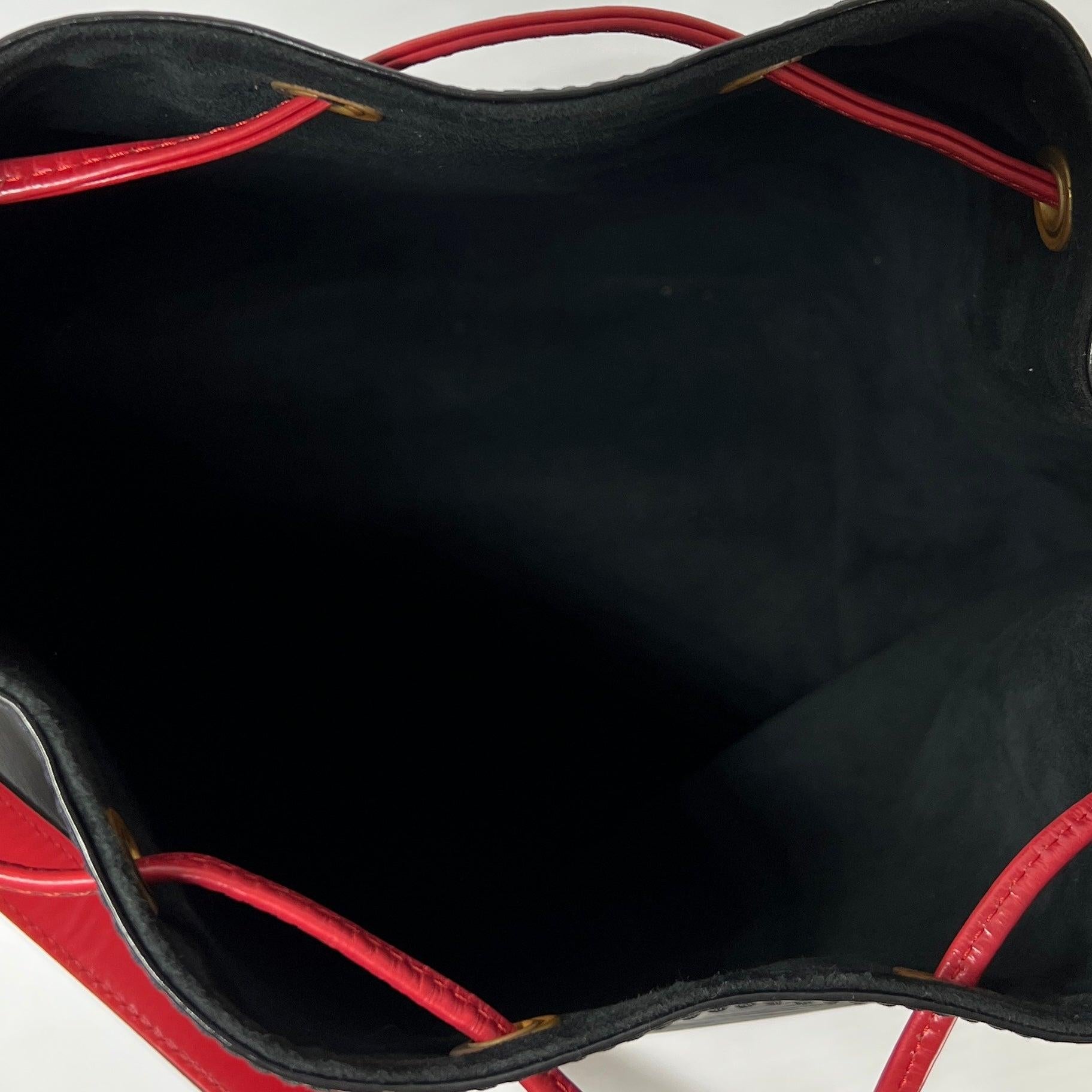 Louis Vuitton Noé GM Shoulder Bag Epi Leather Black/Red 1996 en vente 2