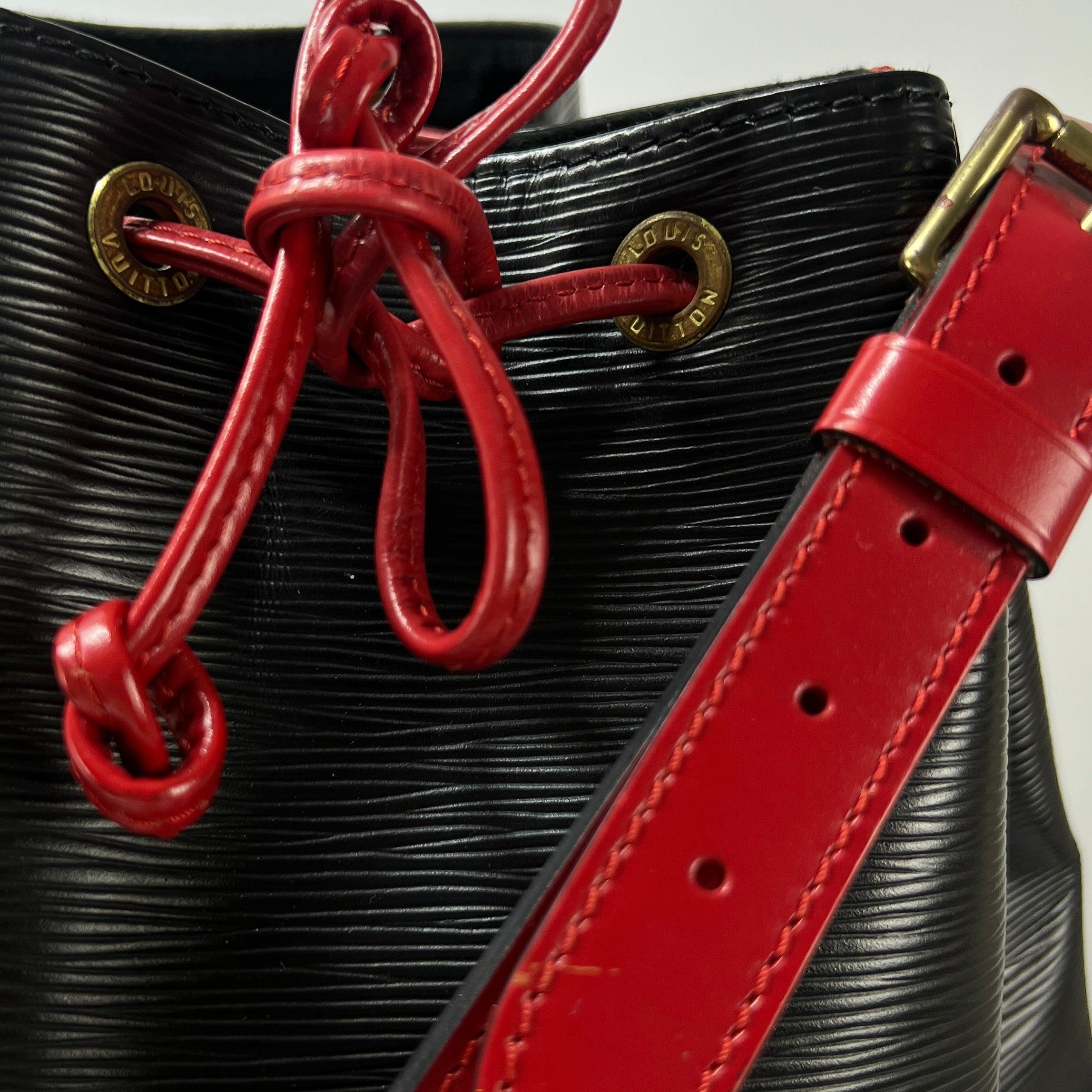 Louis Vuitton Noé GM Shoulder Bag Epi Leather Black/Red 1996 en vente 3