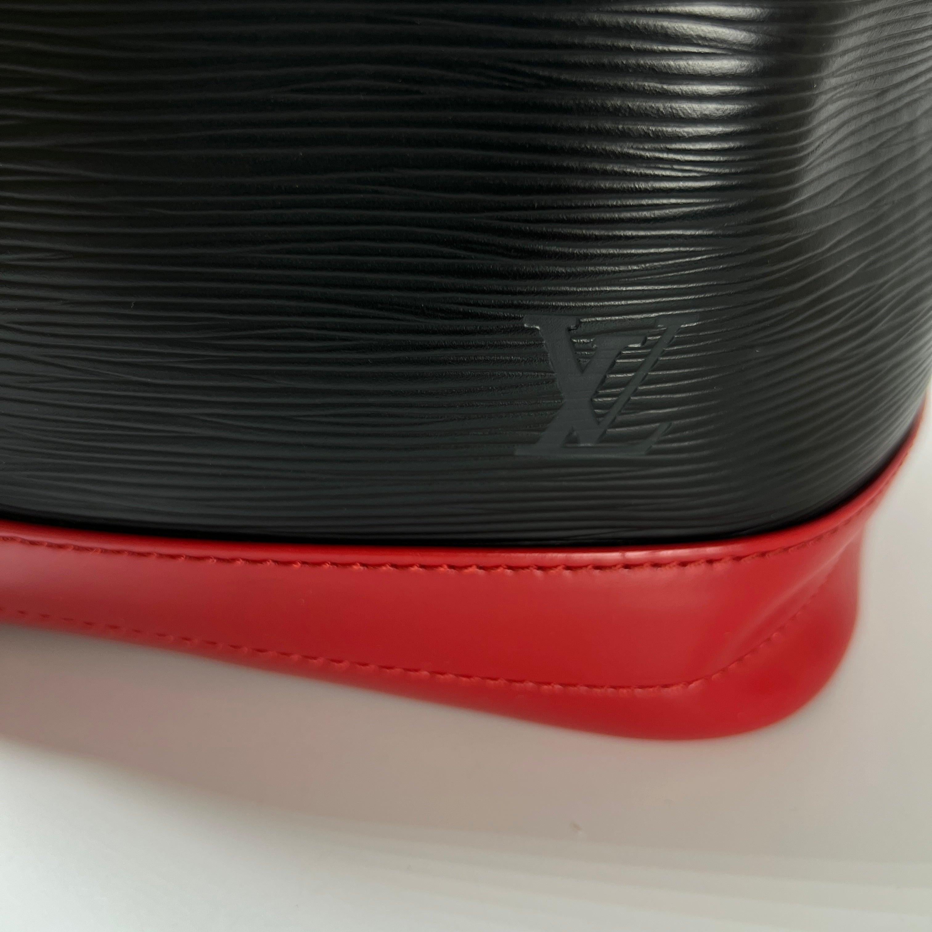 Louis Vuitton Noé GM Shoulder Bag Epi Leather Black/Red 1996 en vente 4