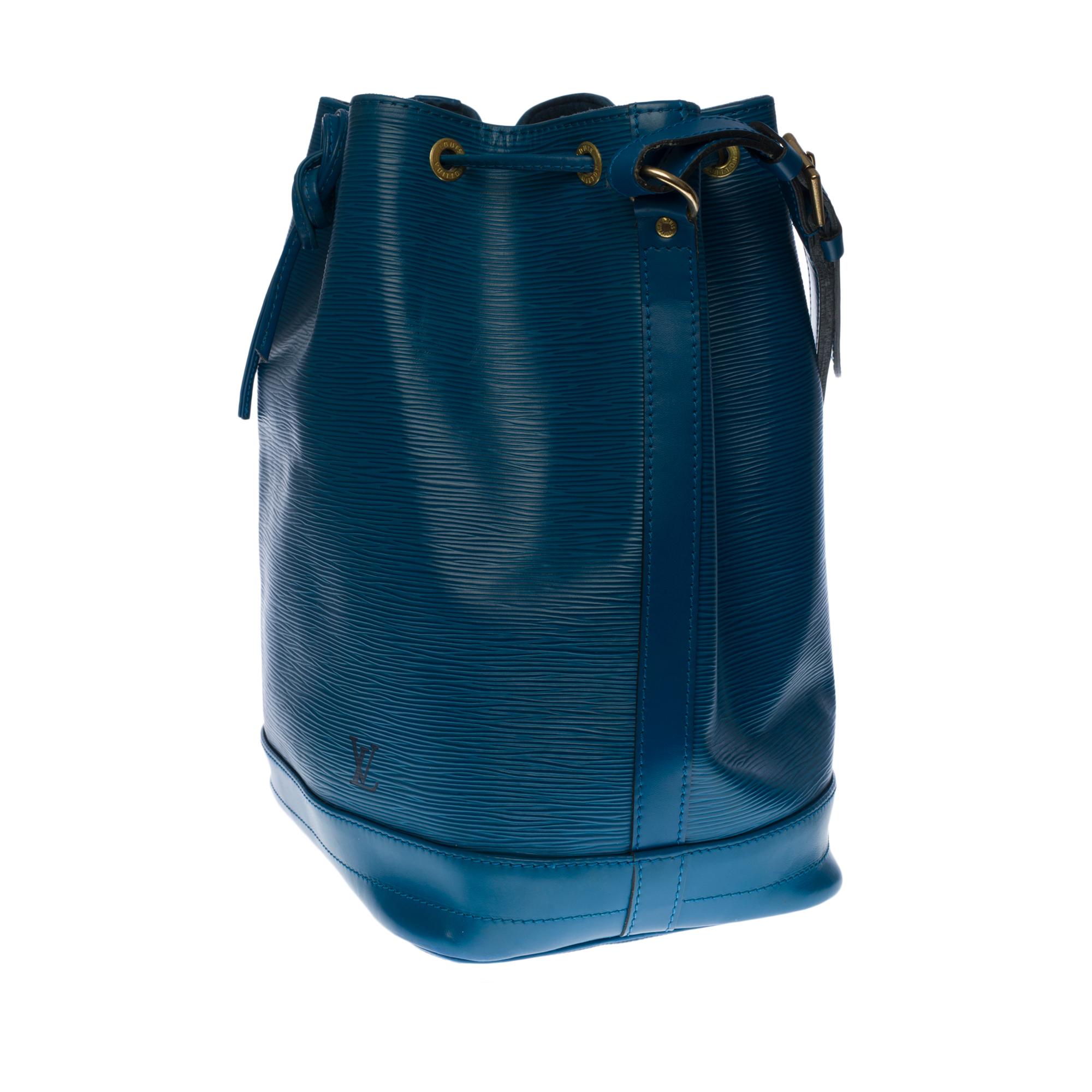 Blue Louis Vuitton Noé Grand modele shoulder bag in blue epi leather with GHW