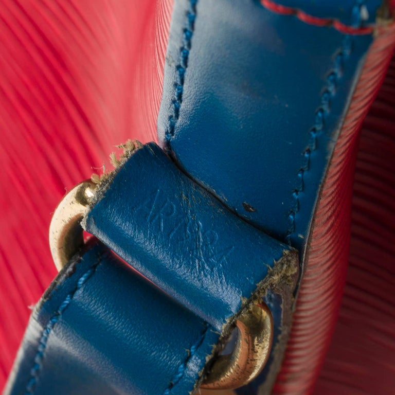 Louis Vuitton Noé Grand modele shoulder bag in red epi leather, gold hardware For Sale 1