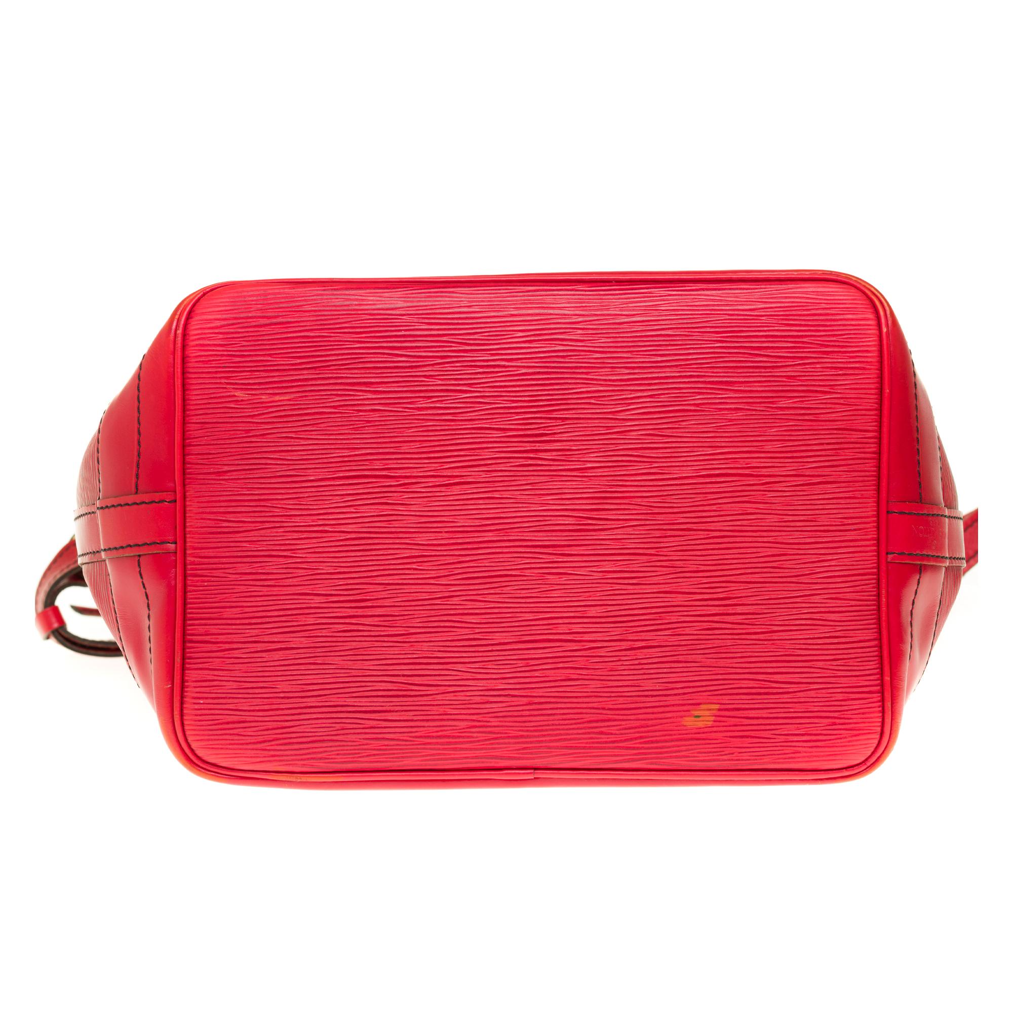 Louis Vuitton Noé Grand modele shoulder bag in red epi leather, gold hardware 4