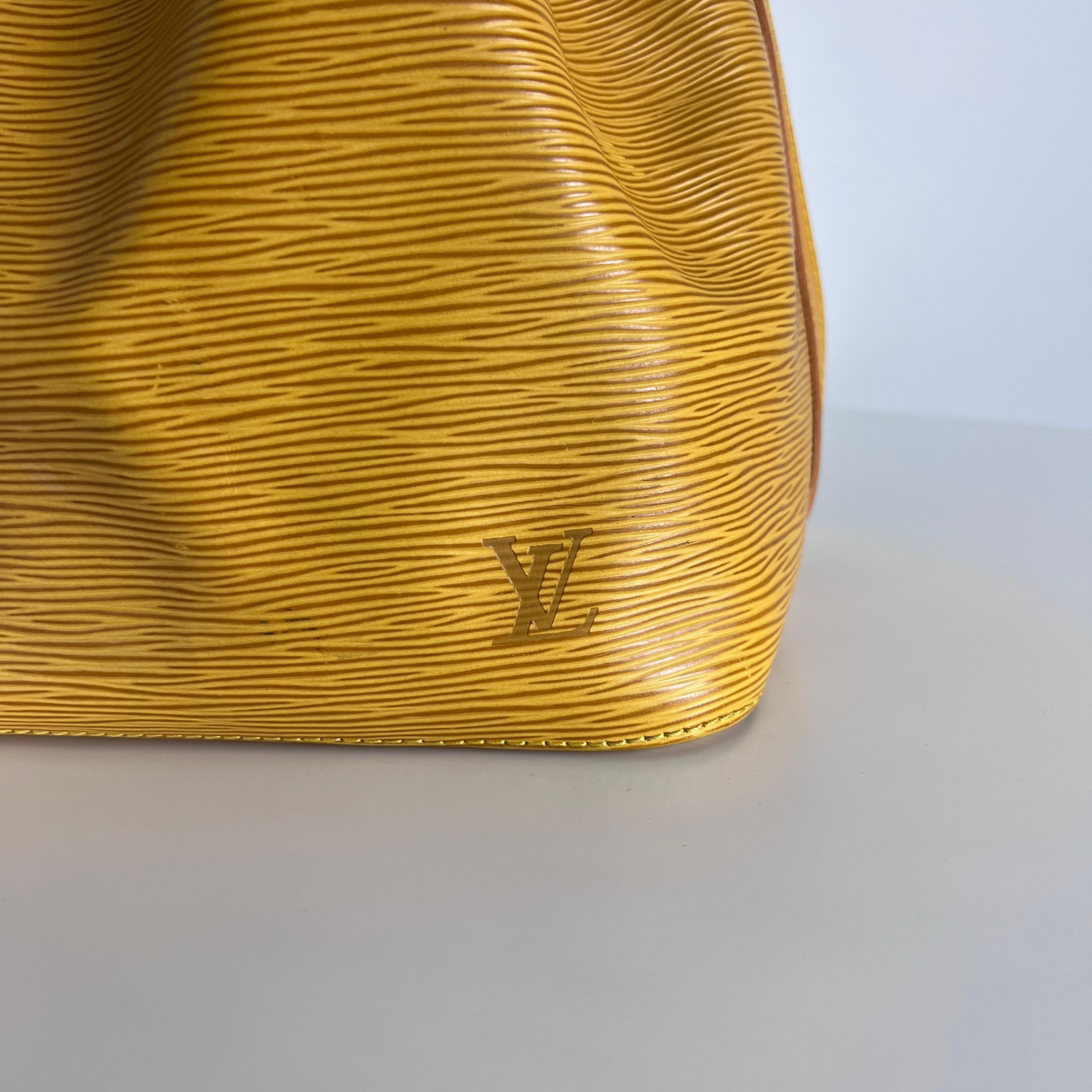 Louis Vuitton Noé Petit Sac Bucket Cuir Epi Jaune 1998 en vente 6