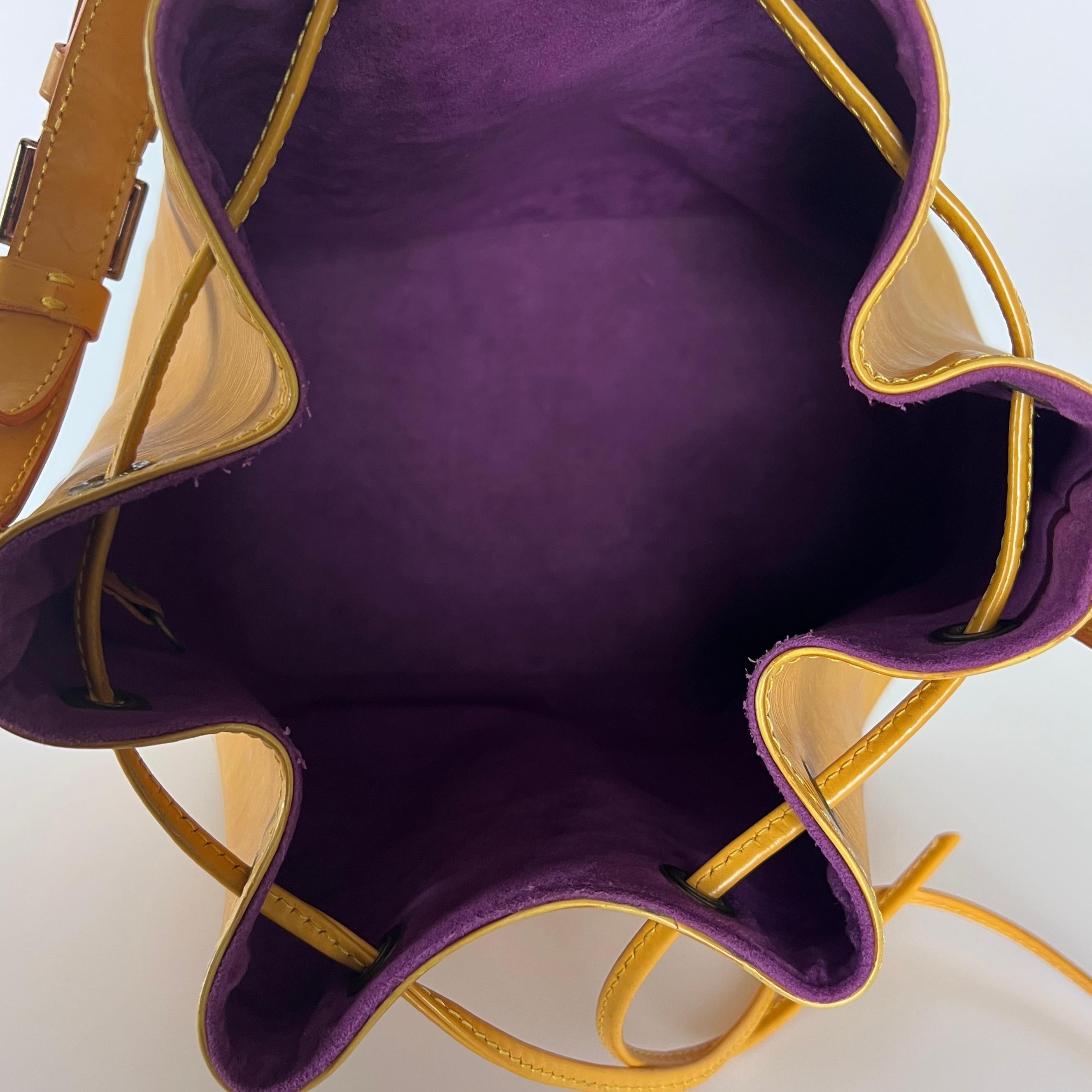 Louis Vuitton Noé Petit Sac Bucket Cuir Epi Jaune 1998 en vente 5