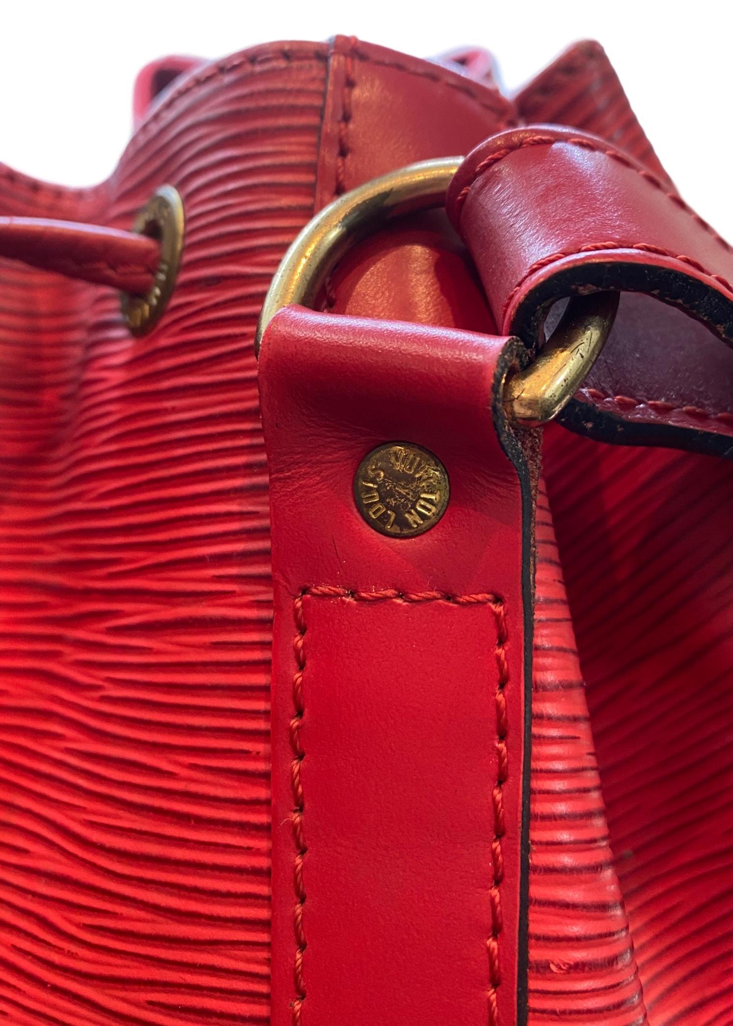 Louis Vuitton Noe PM Bucket Bag in Red EPI Leather, France 1994. 3