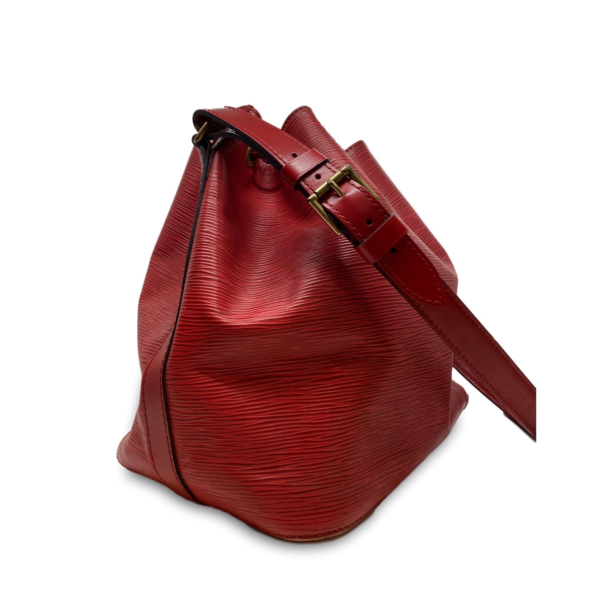 Louis Vuitton Noe PM Bucket Bag in Red EPI Leather, France 1994. In Good Condition In Banner Elk, NC