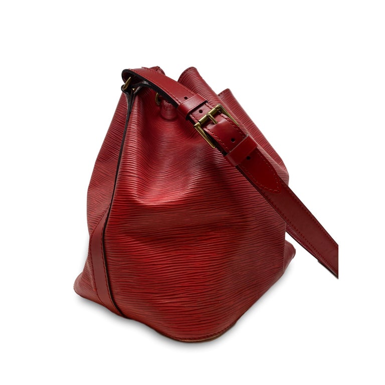 Louis Vuitton Vintage 1998 Noe Bucket Bag in EPI Leather