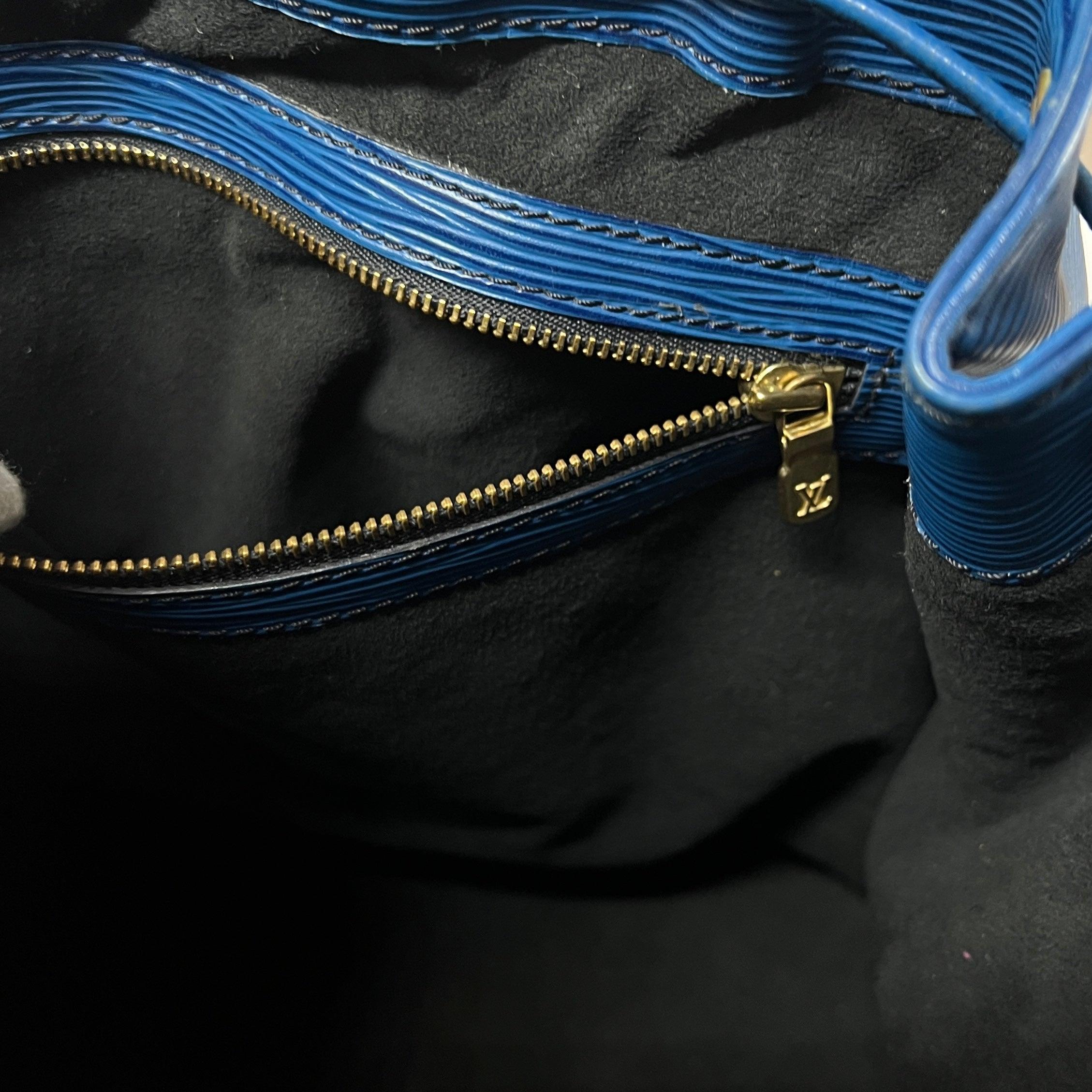 Louis Vuitton Noé PM Borsa a tracolla in pelle Epi Blu 1990 in vendita 2