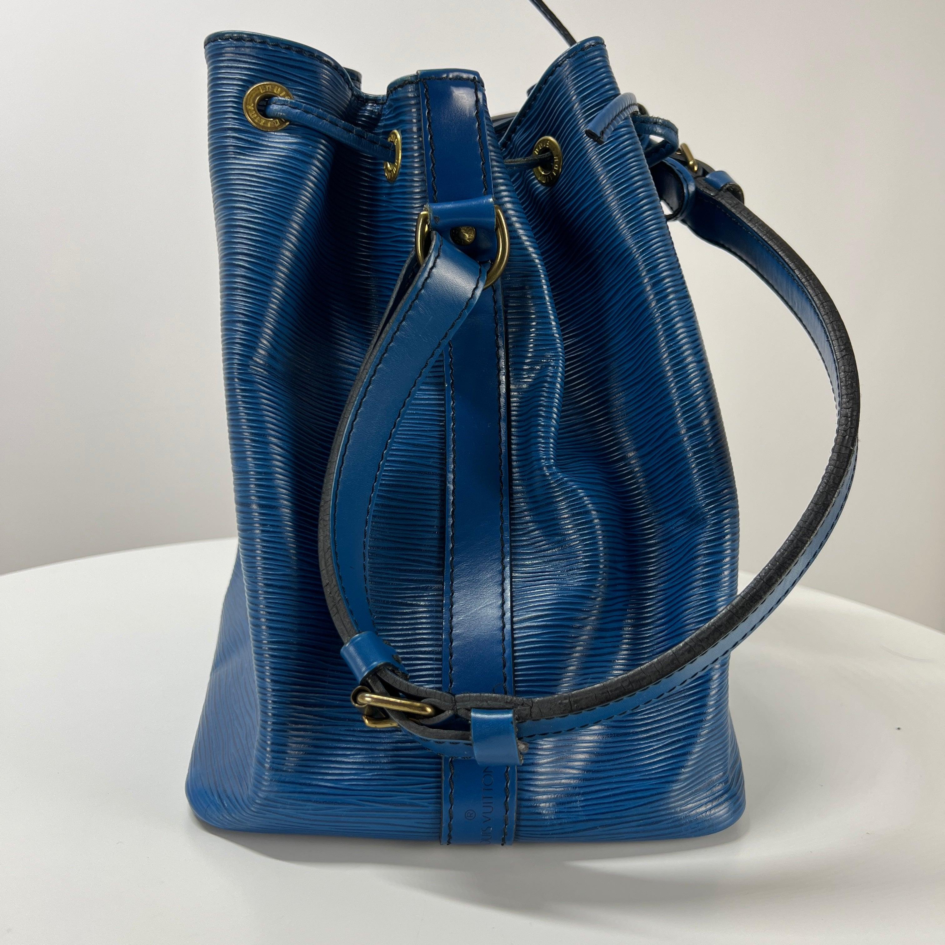 Louis Vuitton Noé PM Borsa a tracolla in pelle Epi Blu 1990 in vendita 3