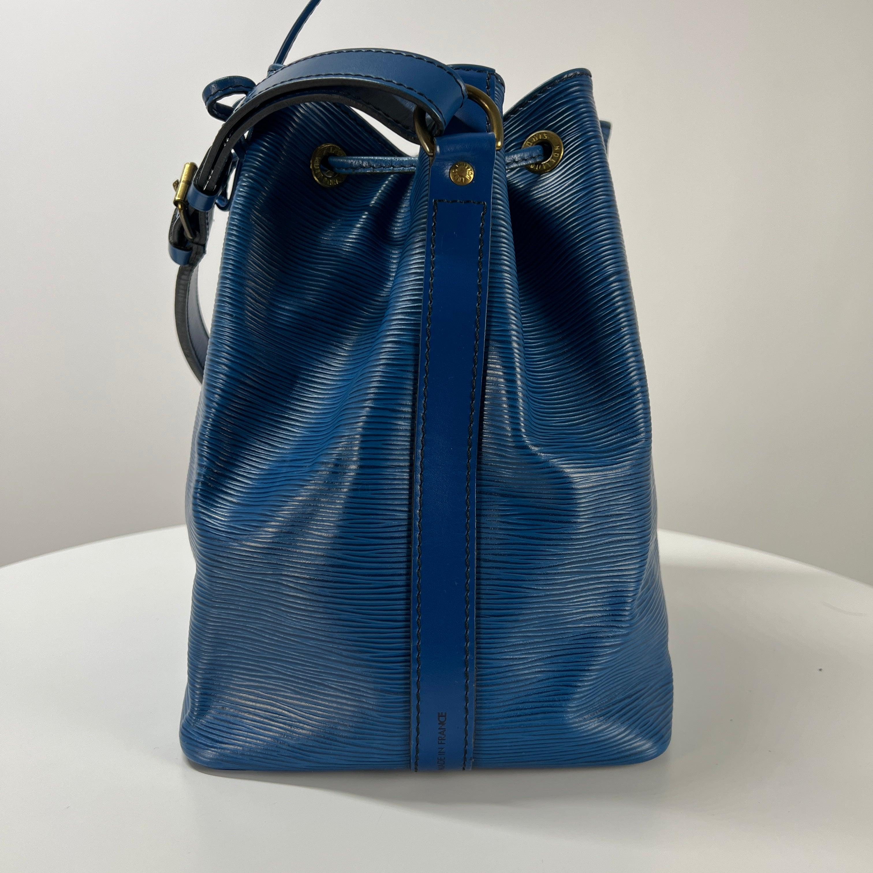 Louis Vuitton Noé PM Borsa a tracolla in pelle Epi Blu 1990 in vendita 4
