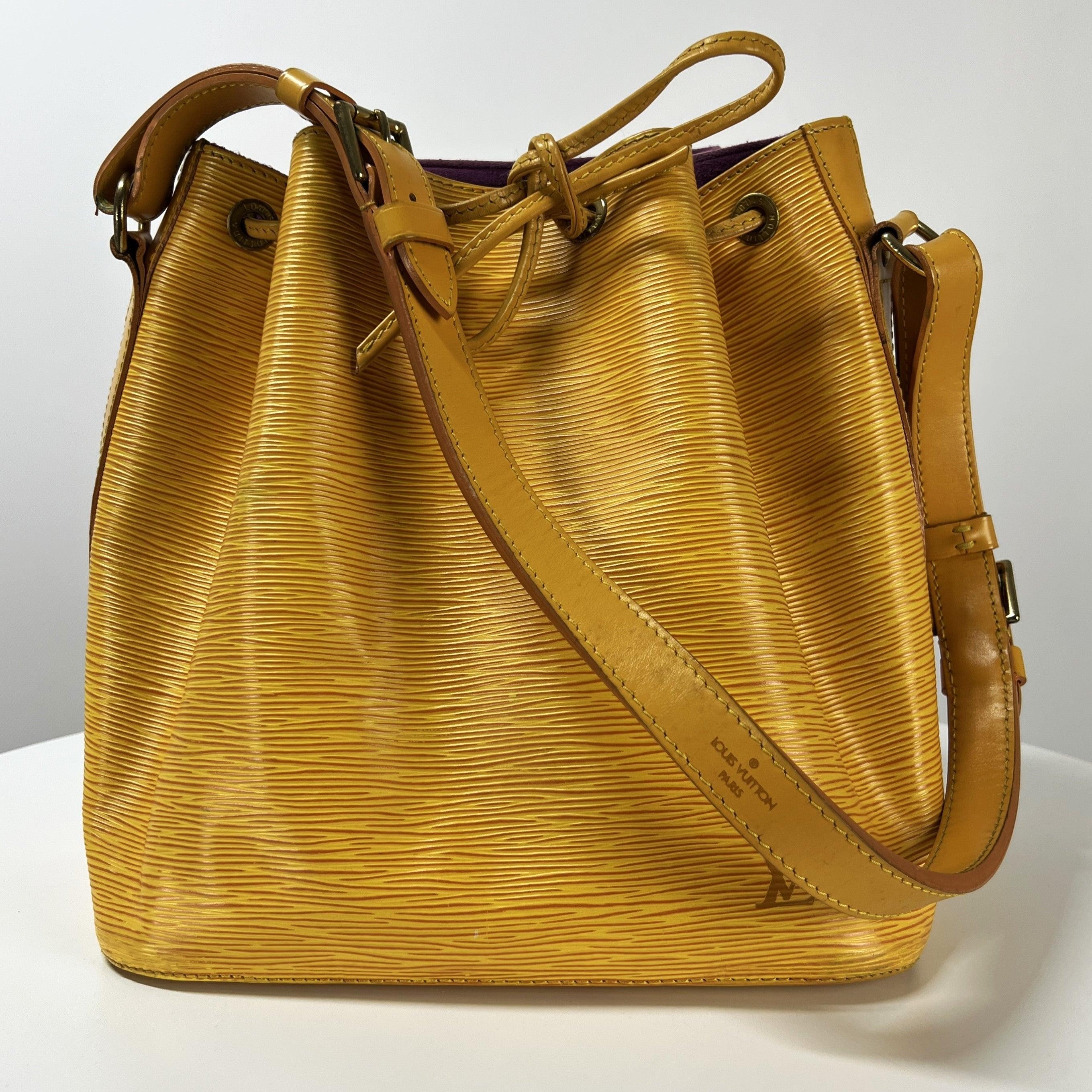 Jaune Louis Vuitton Noé PM Shoulder Bag Epi Leather Yellow 1995 en vente