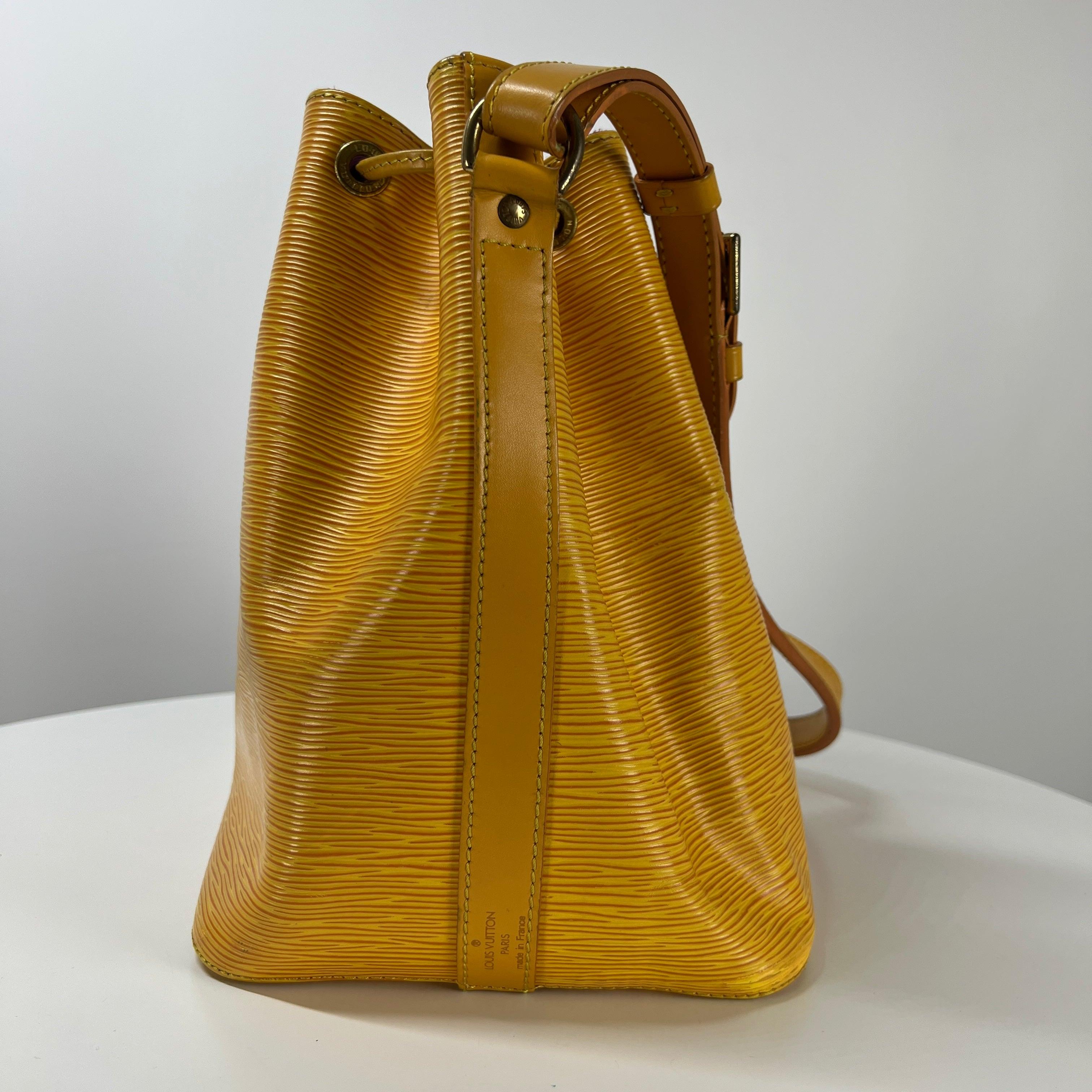 Louis Vuitton Noé PM Shoulder Bag Epi Leather Yellow 1995 en vente 3