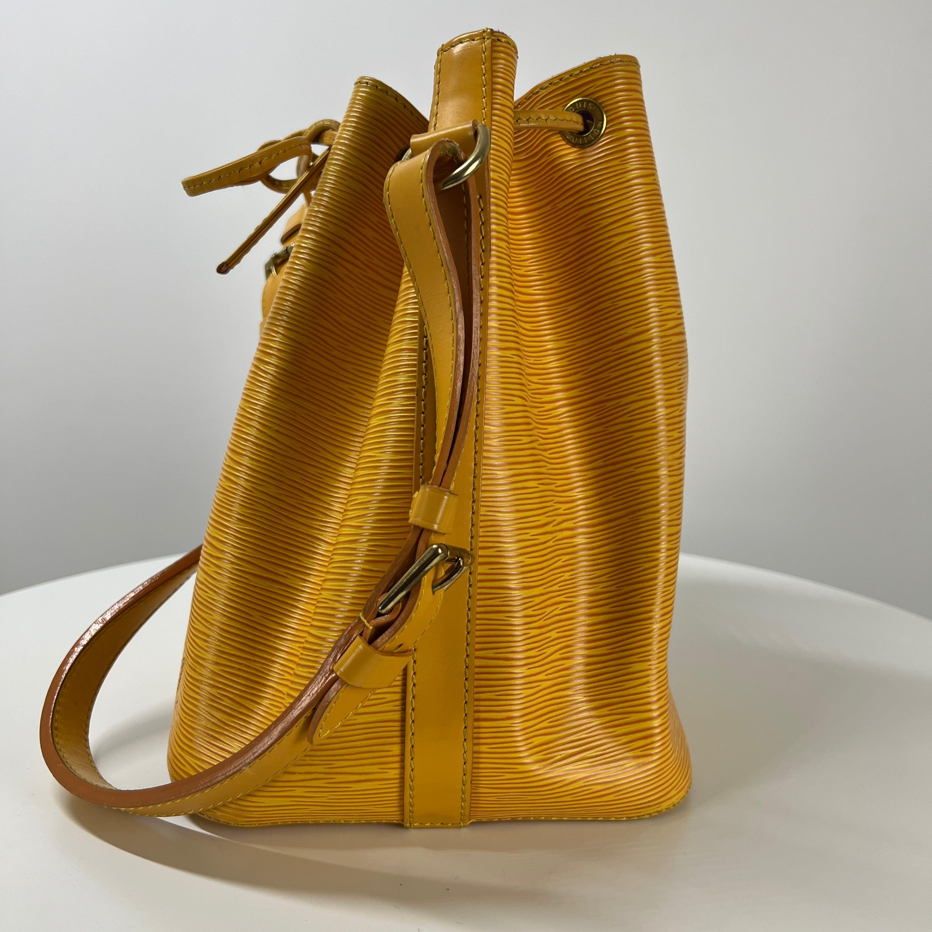 Louis Vuitton Noé PM Shoulder Bag Epi Leather Yellow 1995 en vente 4