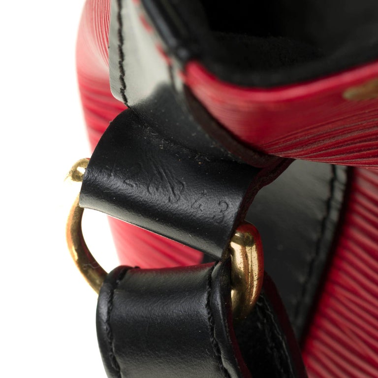Louis Vuitton Noé PM shoulder bag in red & black epi leather, gold hardware For Sale 1