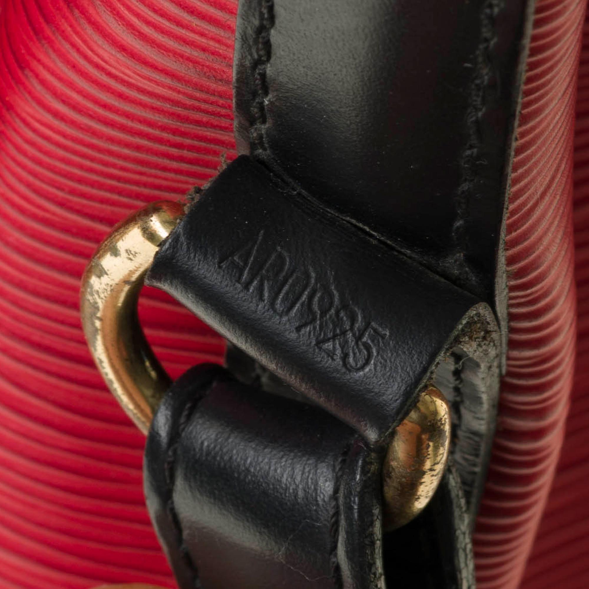 Red Louis Vuitton Noé PM shoulder bag in red & black epi leather, gold hardware