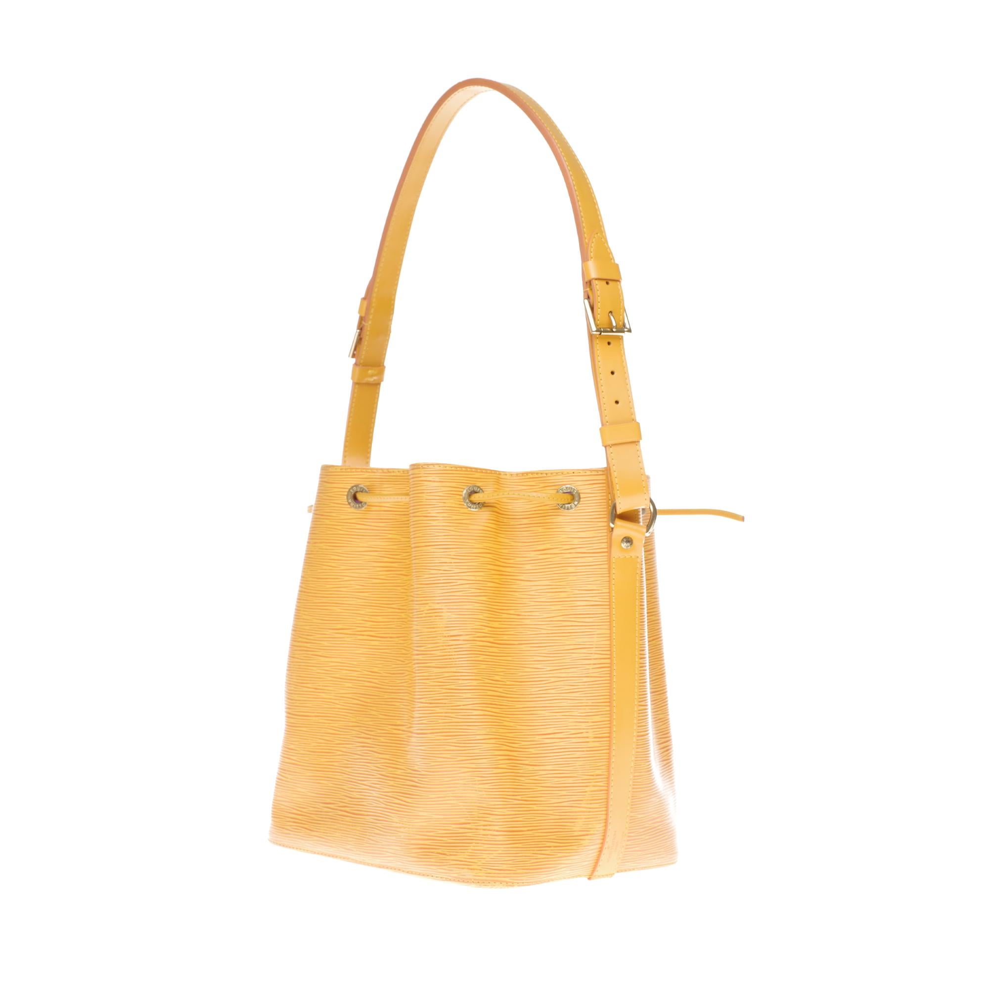 Louis Vuitton Noé PM shoulder bag in yellow epi leather, gold hardware In Good Condition In Paris, IDF