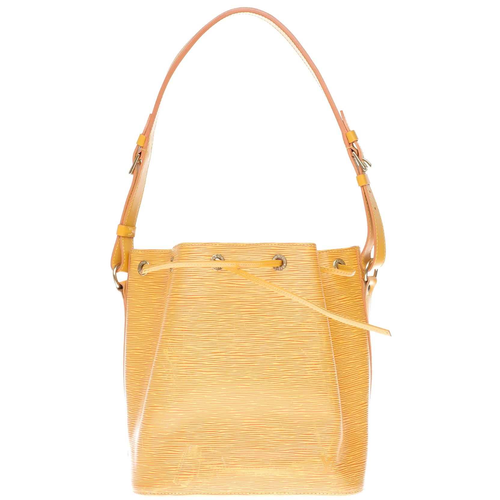 Louis Vuitton Noé PM shoulder bag in yellow epi leather, gold hardware