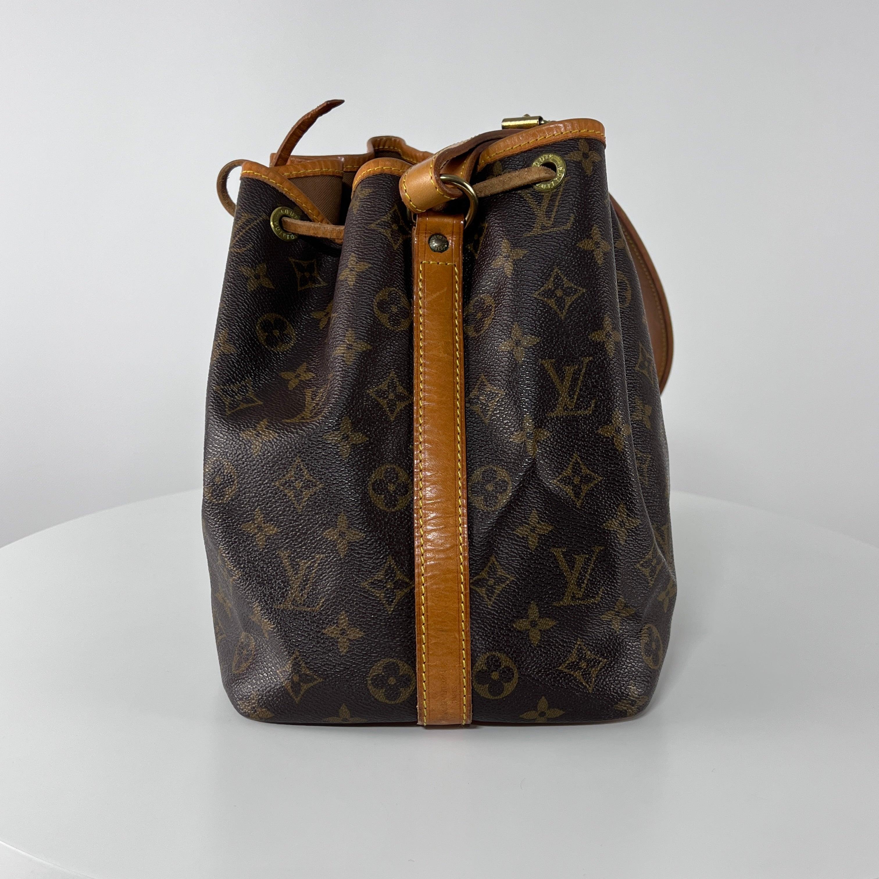 Louis Vuitton Noé PM Shoulder Bag Monogram Canvas Silver 1994 en vente 3