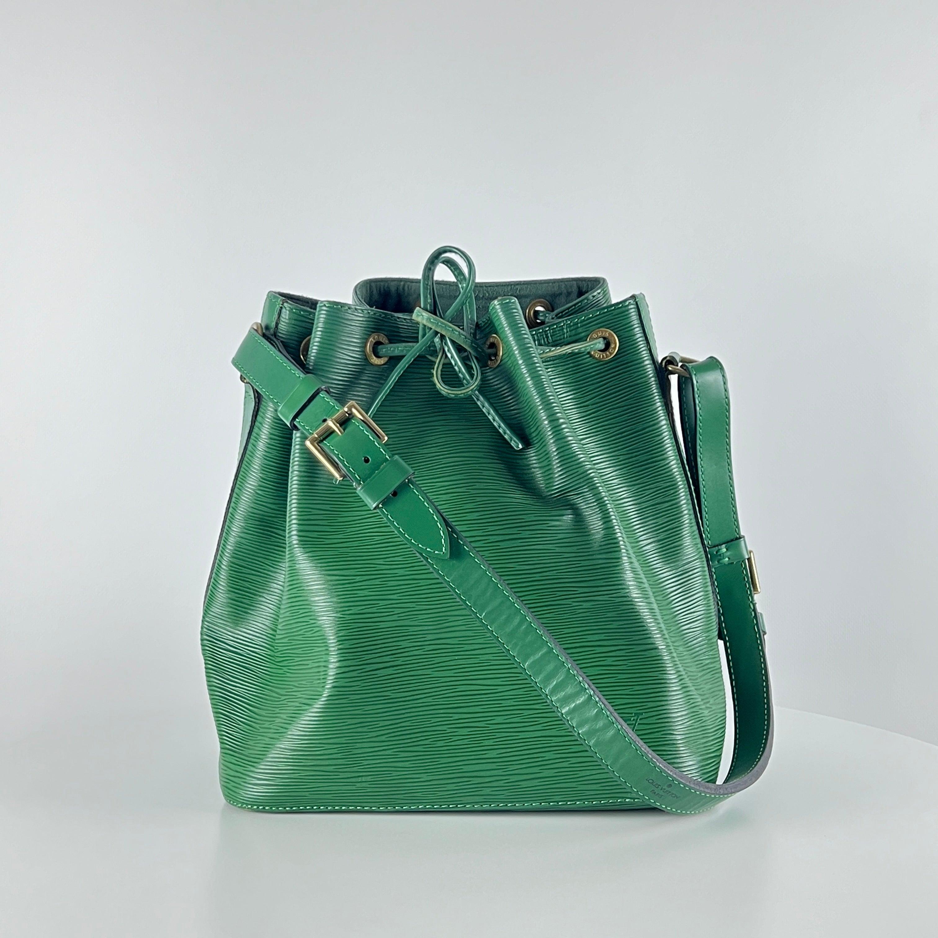 Blu Louis Vuitton Noé Shoulder Bag Epi Leather Green Gold 1995 in vendita