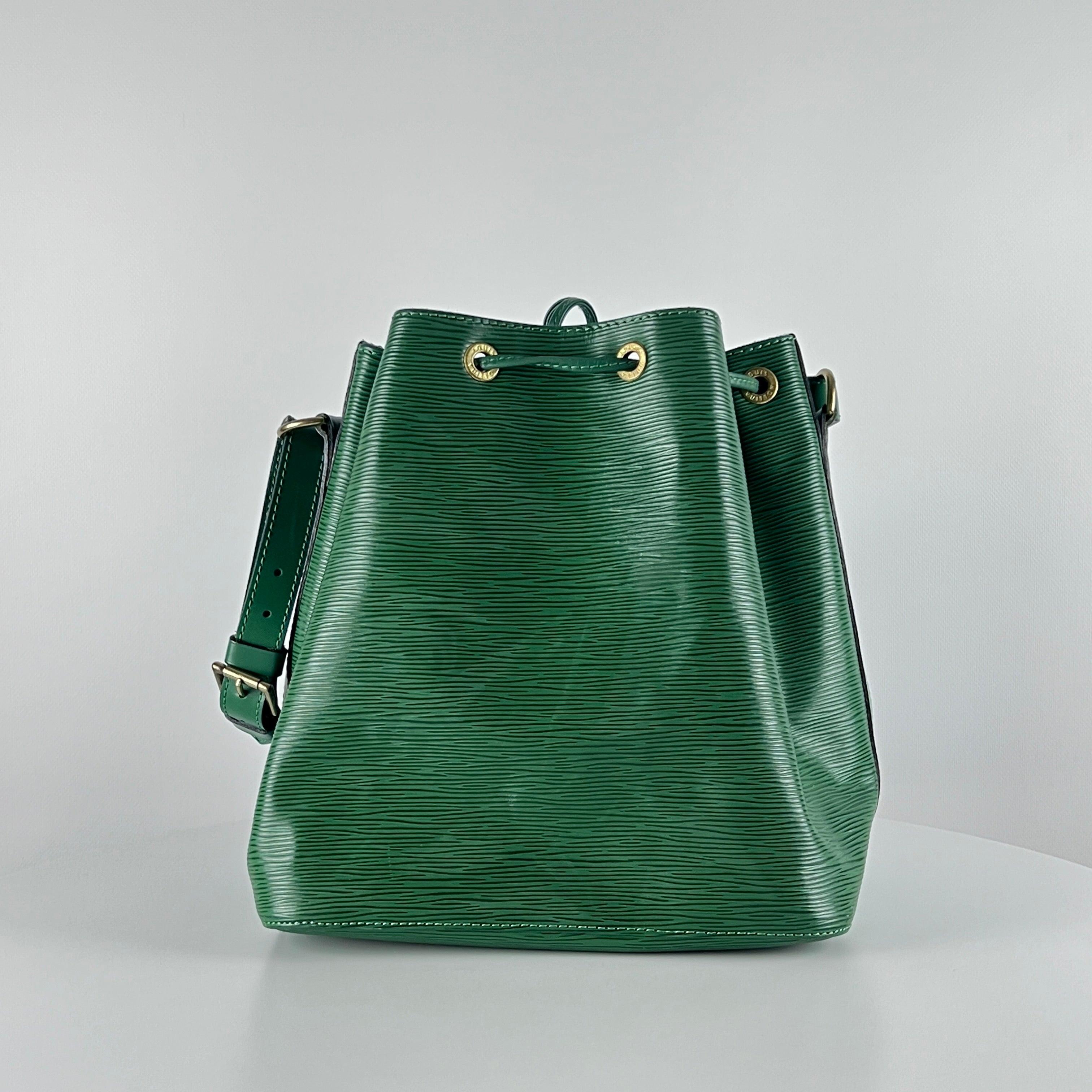 Louis Vuitton Noé Shoulder Bag Epi Leather Green Gold 1995 In condizioni ottime in vendita a SAINT-OUEN-SUR-SEINE, FR