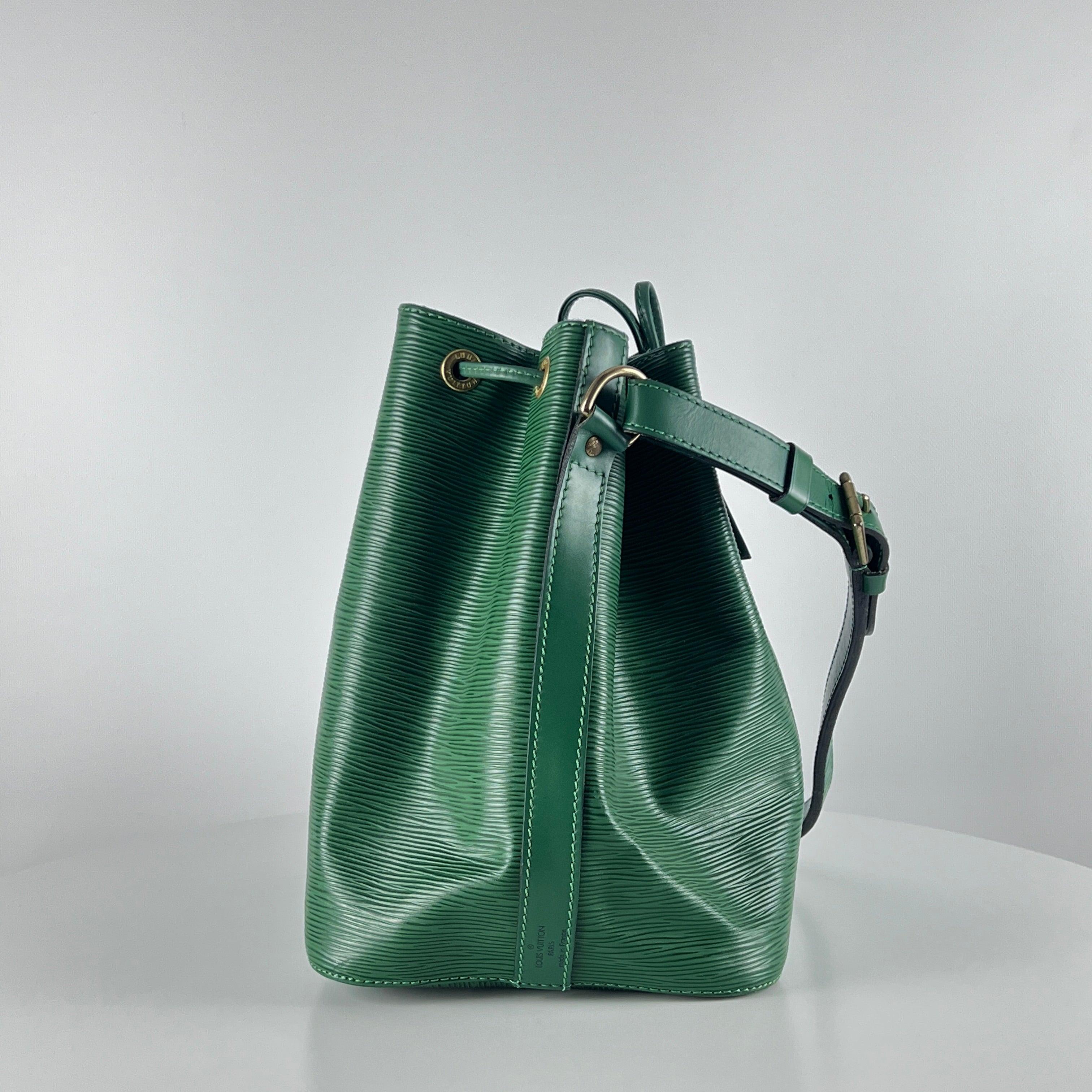 Louis Vuitton Noé Shoulder Bag Epi Leather Green Gold 1995 in vendita 1