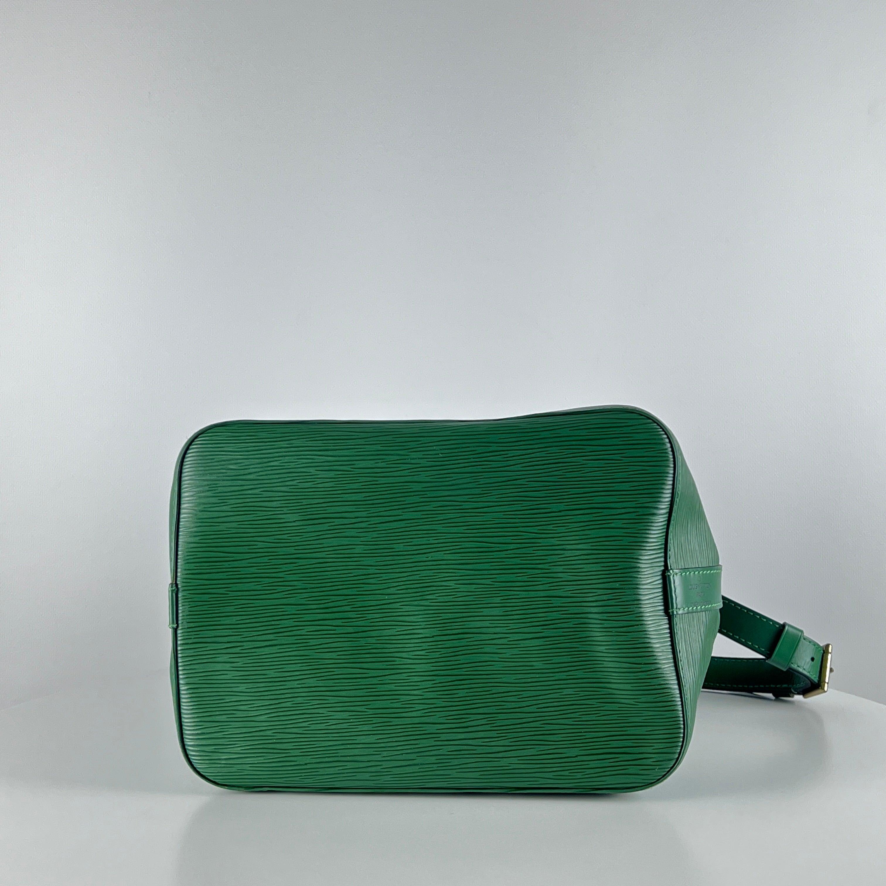 Louis Vuitton Noé Shoulder Bag Epi Leather Green Gold 1995 in vendita 2