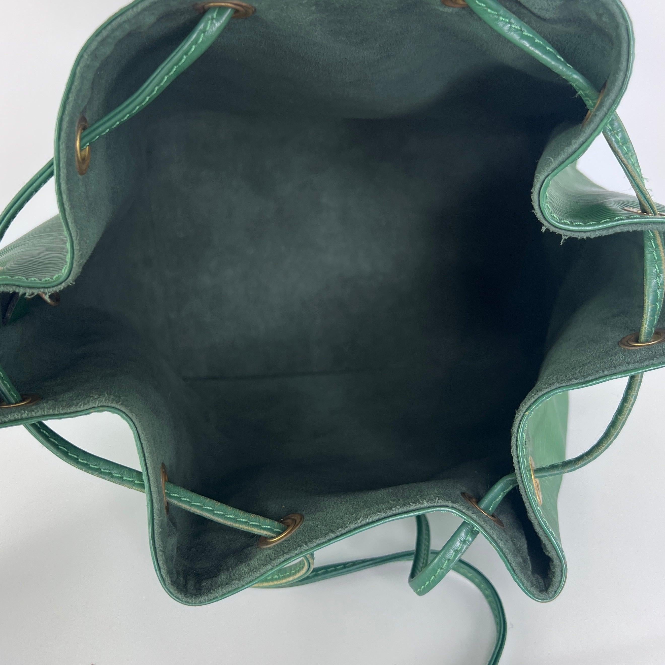 Louis Vuitton Noé Shoulder Bag Epi Leather Green Gold 1995 in vendita 4