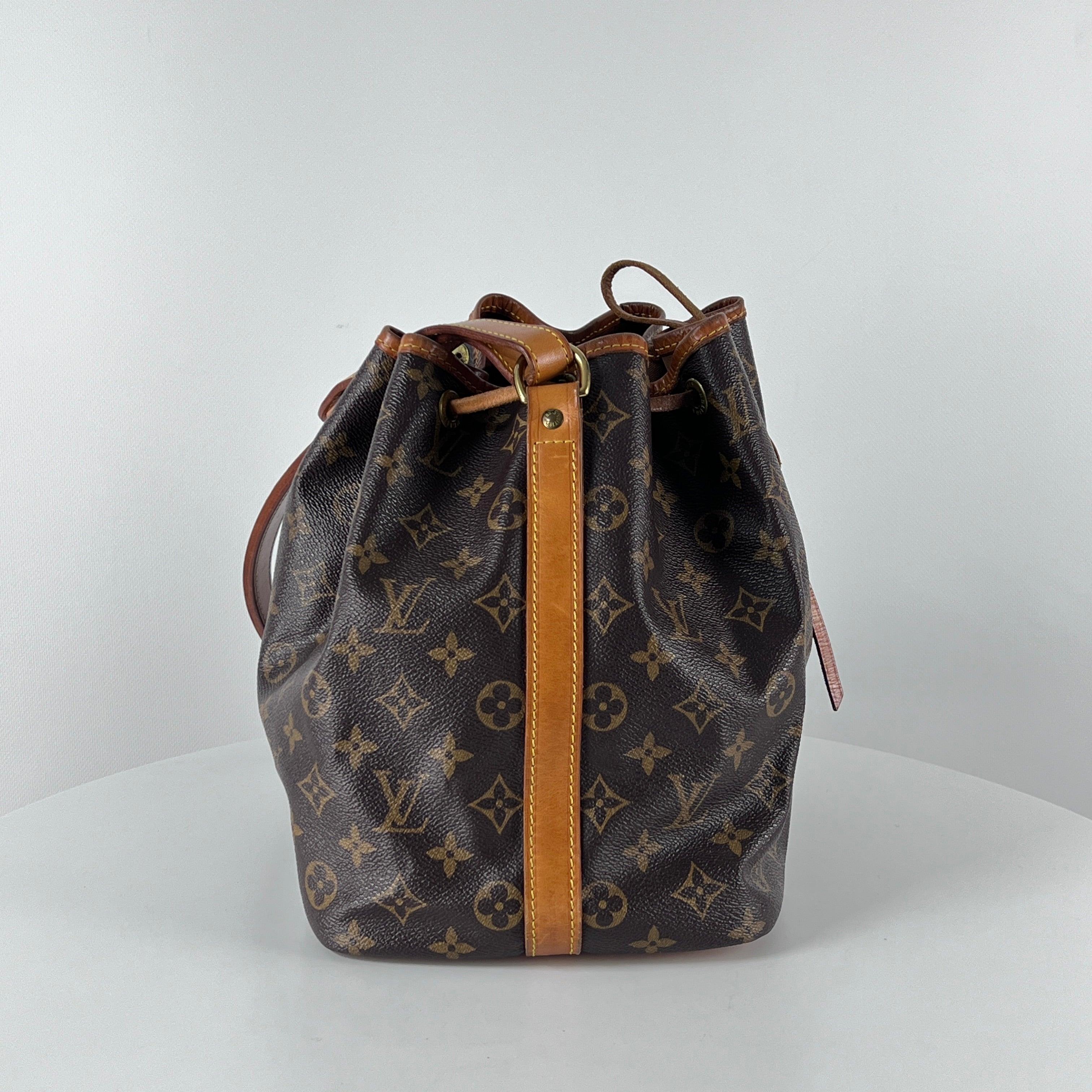 Louis Vuitton Noé Shoulder Bag Monogram Canvas Brown 1990s Unisexe en vente